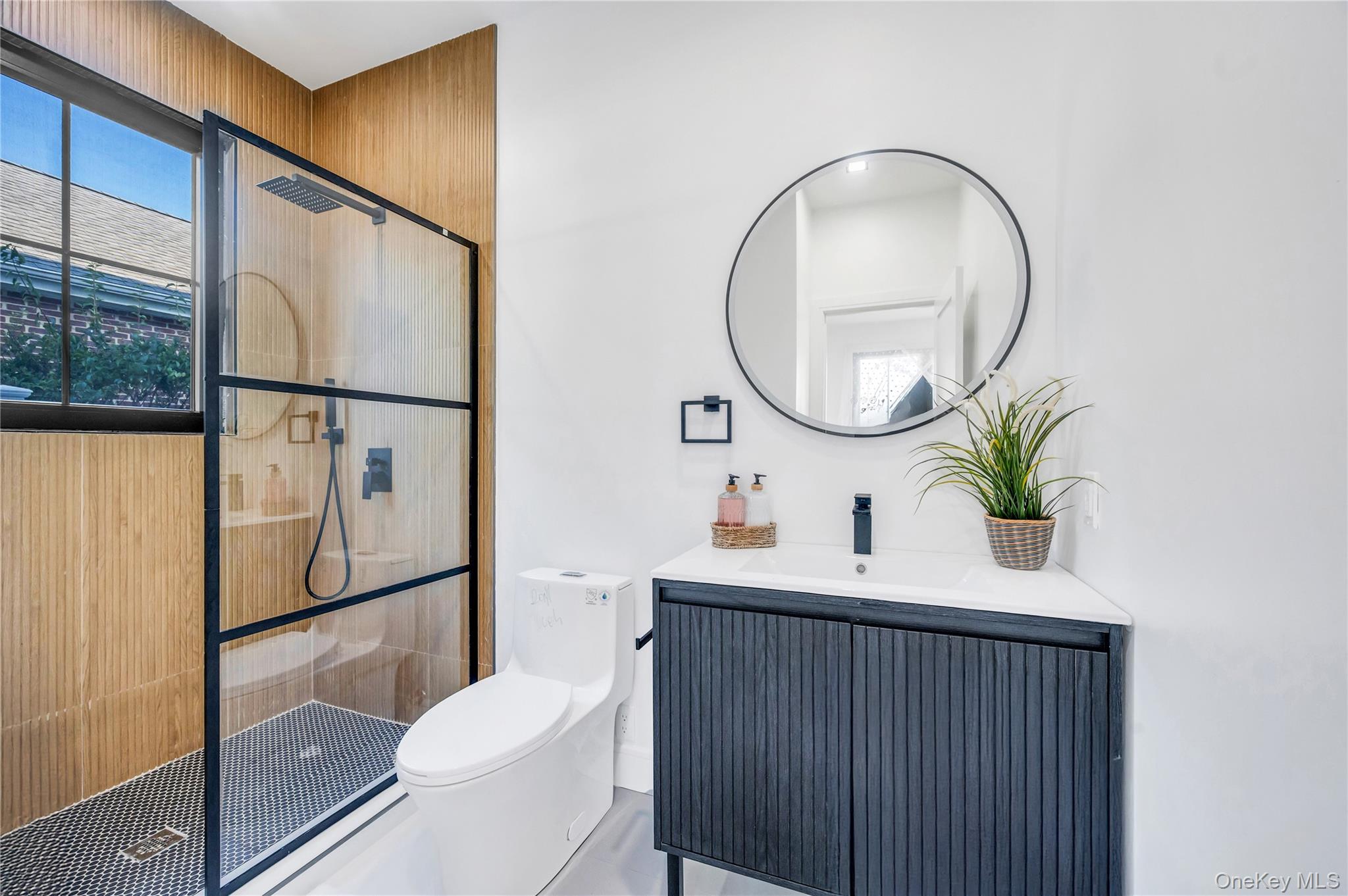 #16 photo, 2497 Tonquin Street, ナッソー郡 East Meadow , NY 11554