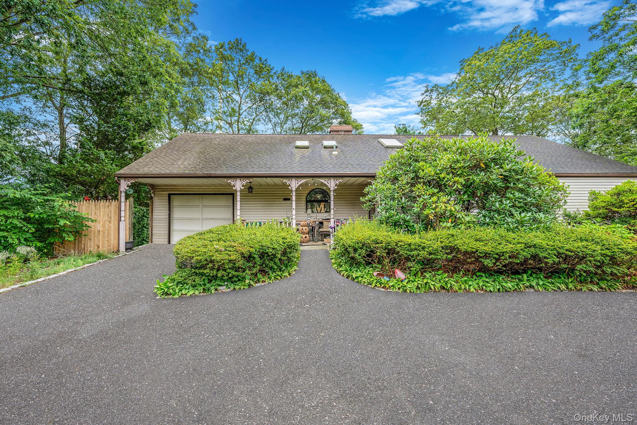 #1 photo, 68 Lakeside Drive, サフォーク郡 Farmingville , NY 11738