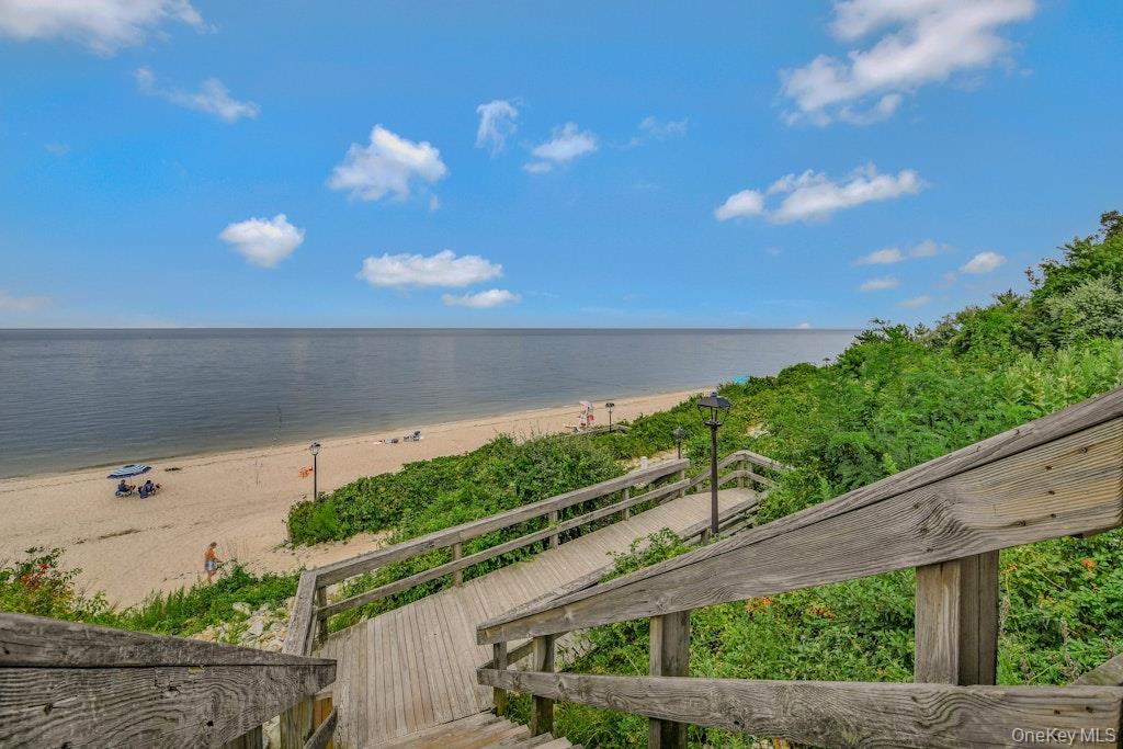 #11 photo, 30 Center Drive, サフォーク郡 Riverhead , NY 11901