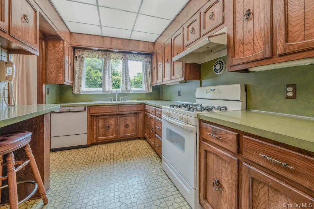 #16 photo, 30 Center Drive, サフォーク郡 Riverhead , NY 11901