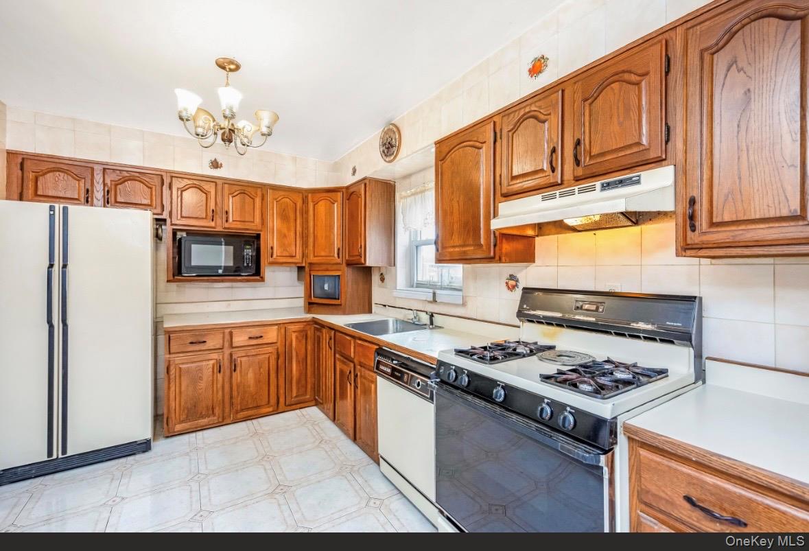 #19 photo, 6983 Juniper Boulevard, Middle Village , NY 11379