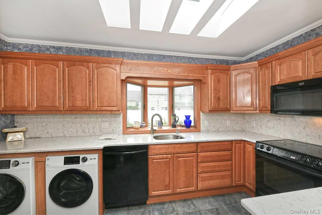 #16 photo, 767 Keith Lane, West Islip , NY 11705