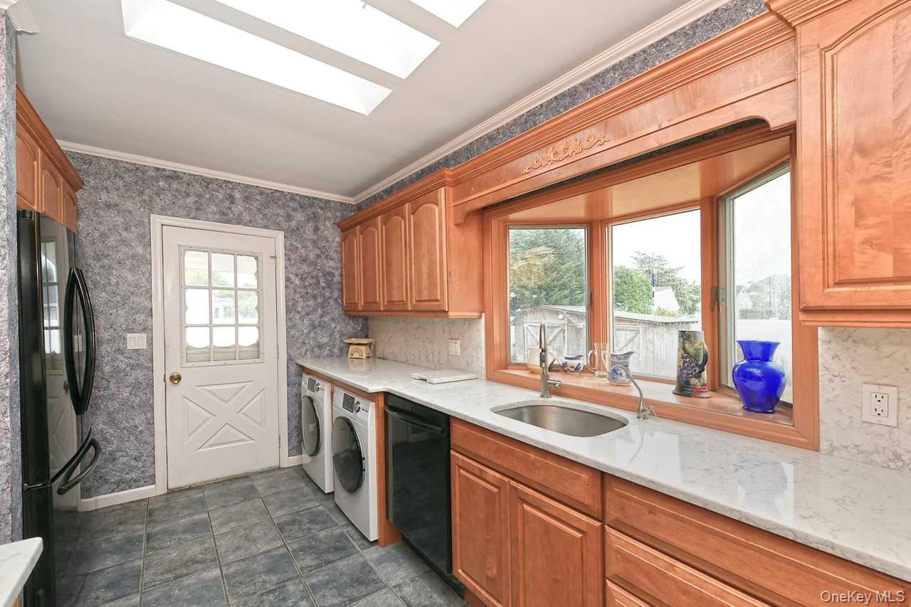 #19 photo, 767 Keith Lane, West Islip , NY 11705