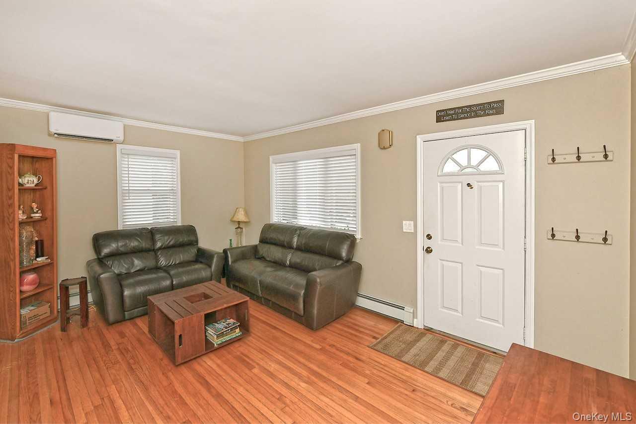 #9 photo, 767 Keith Lane, West Islip , NY 11705