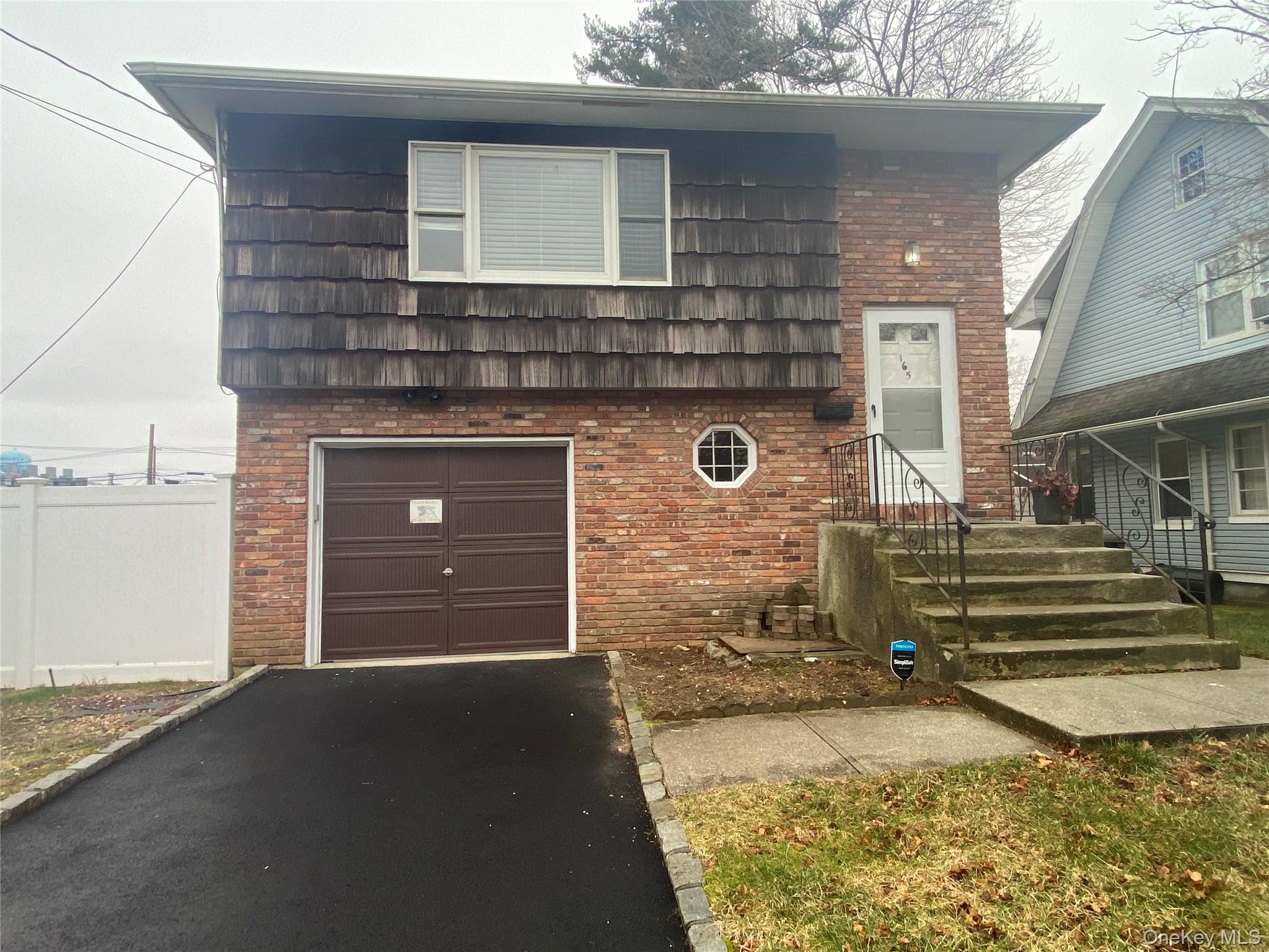 #1 photo, 165 Banbury Road, ナッソー郡 Mineola , NY 11501