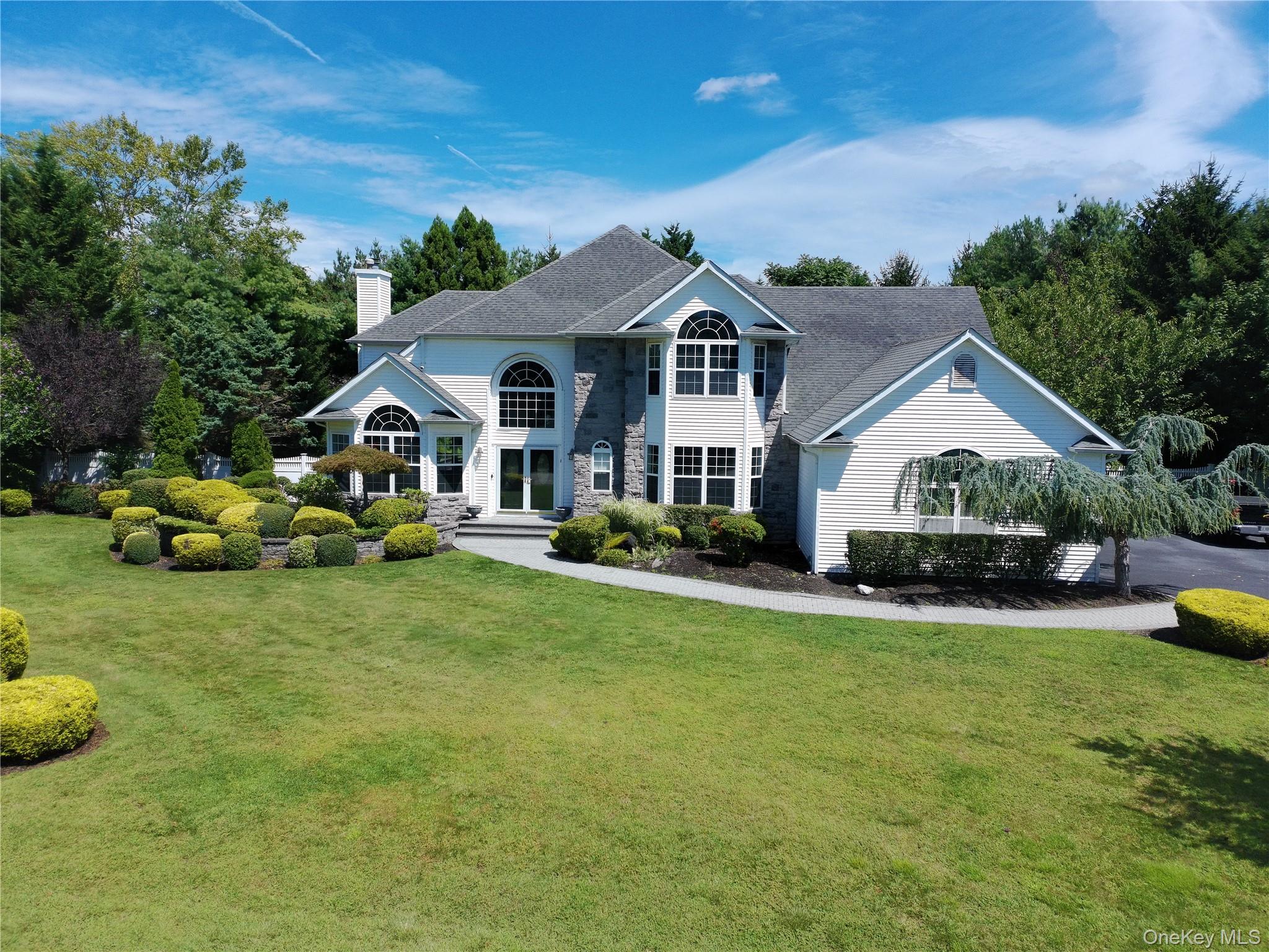 #1 photo, 3 Viburnum Court, सफ़ोक काउंटी Miller Place , NY 11764