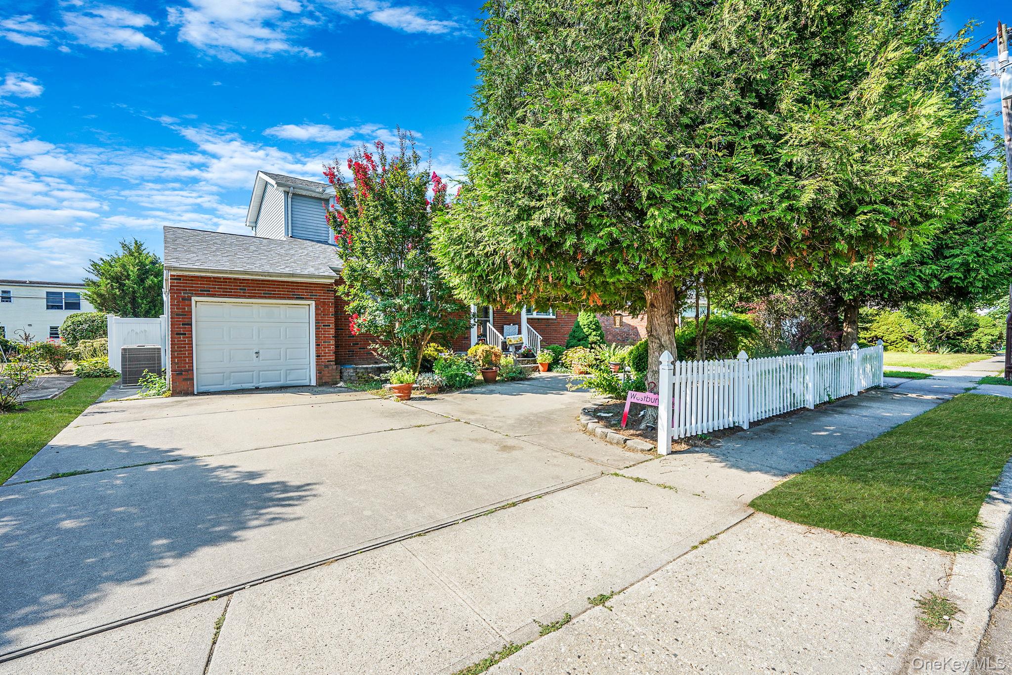 #1 photo, 27 Westbury Avenue, 長島 Plainview , NY 11803