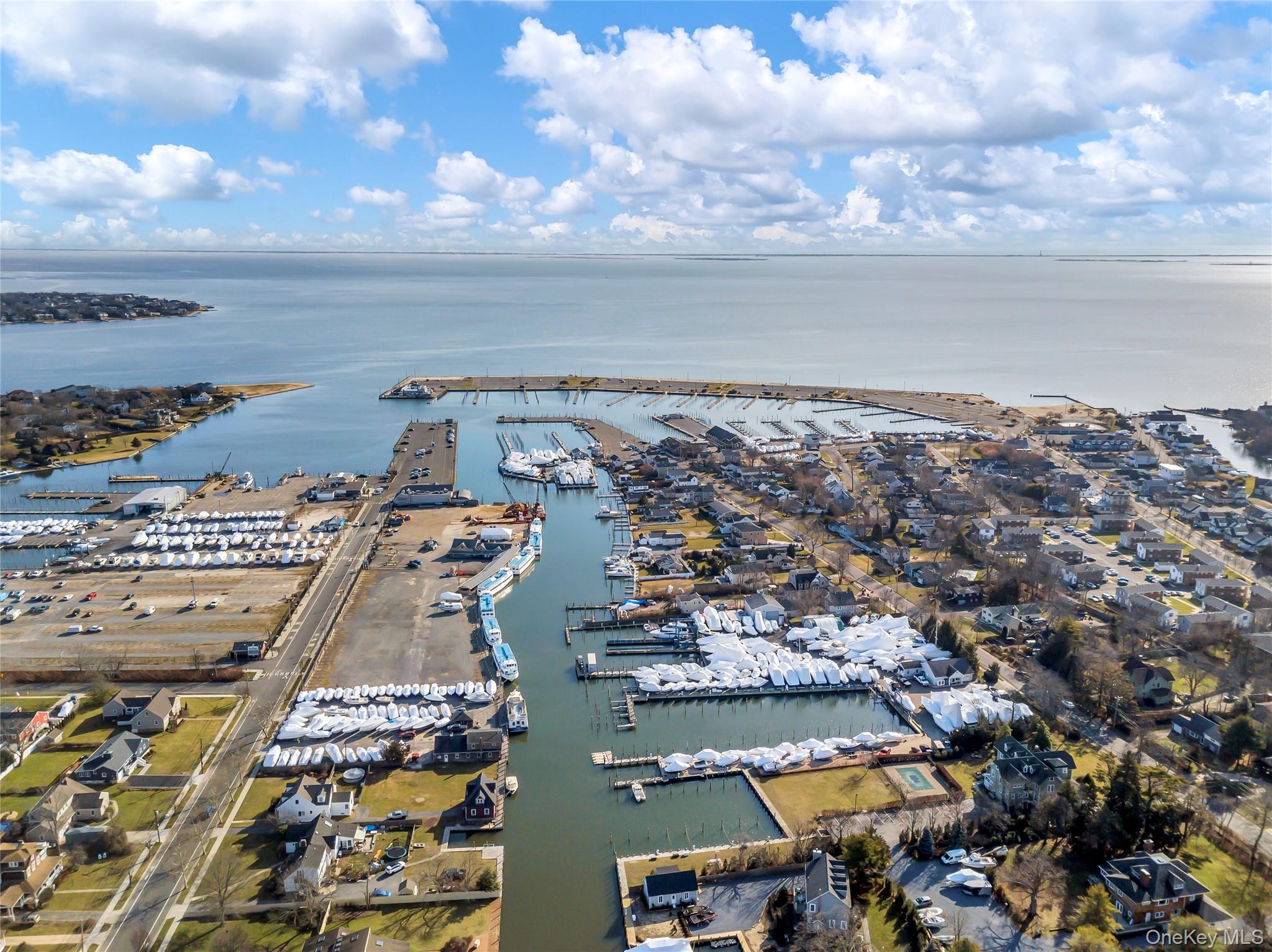 #1 photo, 18-20 4th Ave, सफ़ोक काउंटी Bay Shore , NY 11706