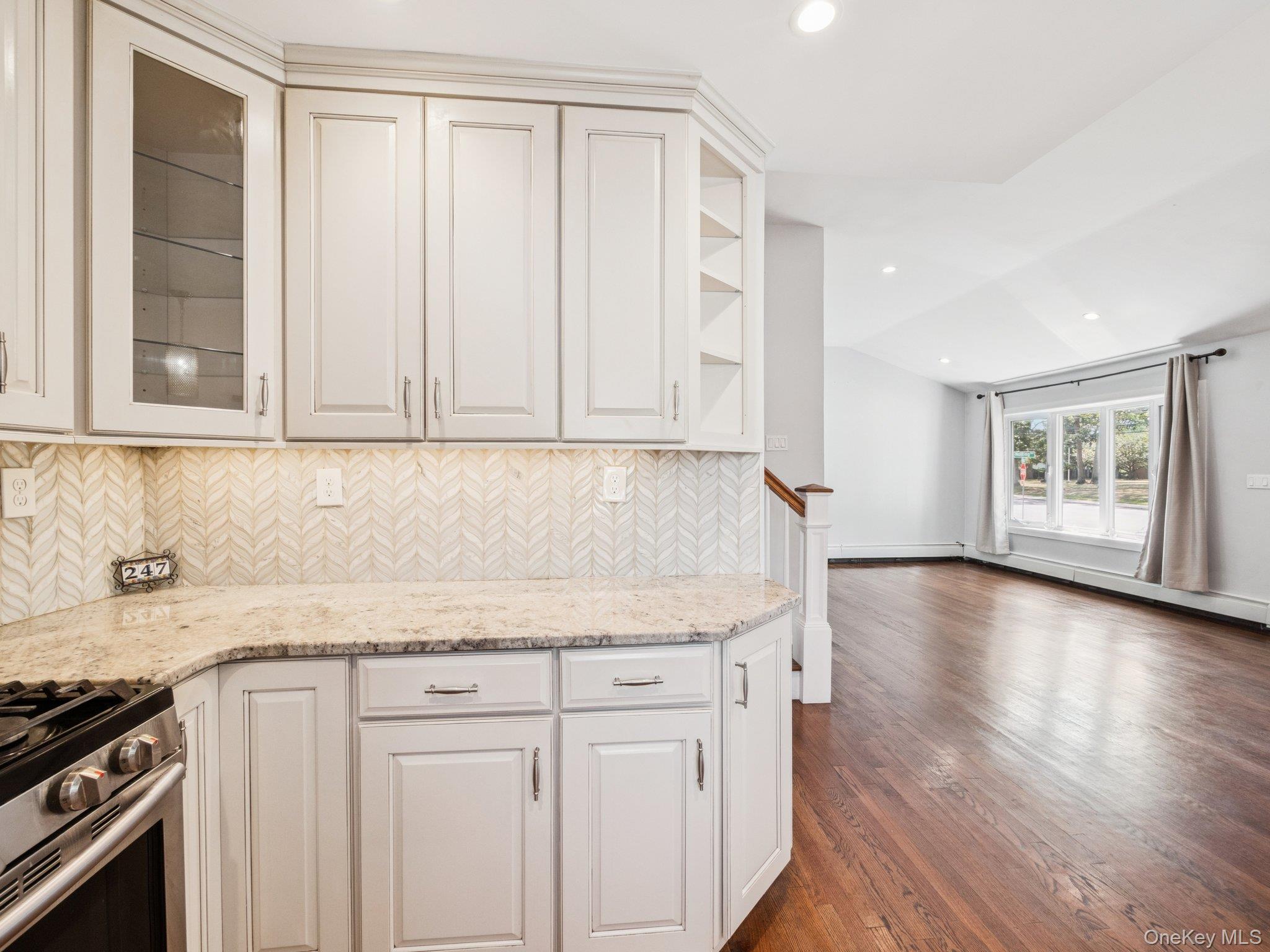 #10 photo, 247 Woods Road, サフォーク郡 North Babylon , NY 11703