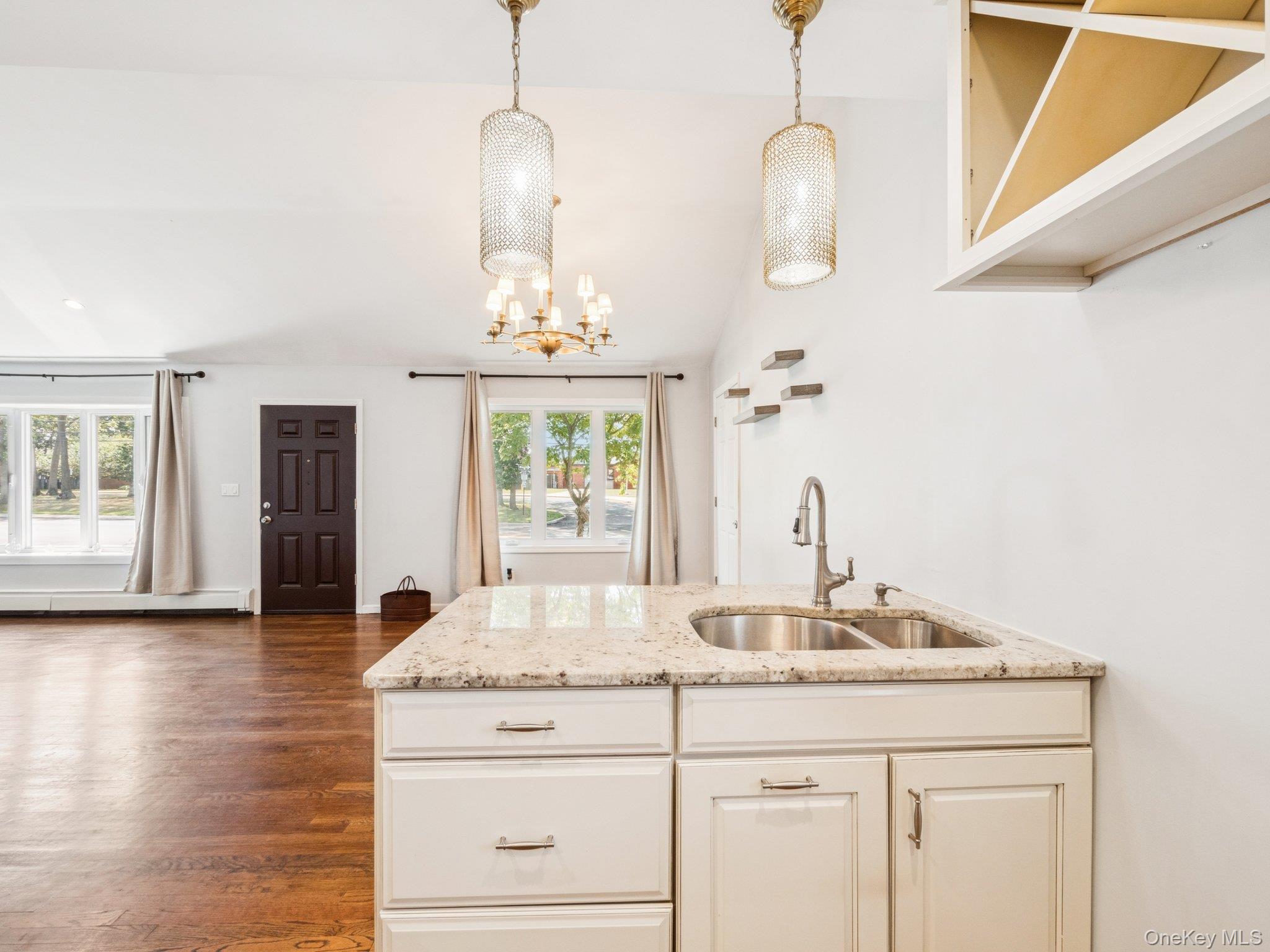 #11 photo, 247 Woods Road, サフォーク郡 North Babylon , NY 11703