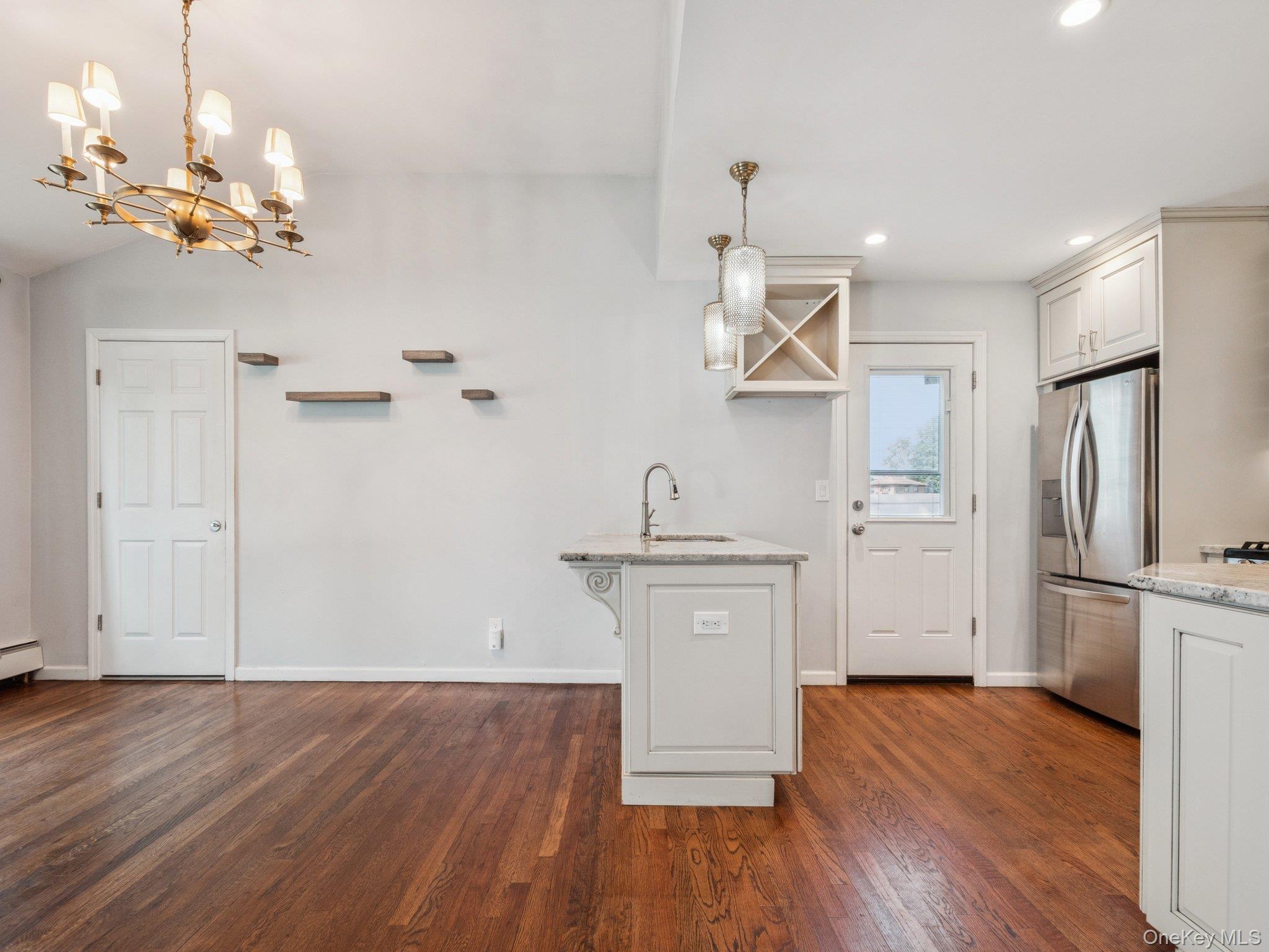 #12 photo, 247 Woods Road, サフォーク郡 North Babylon , NY 11703