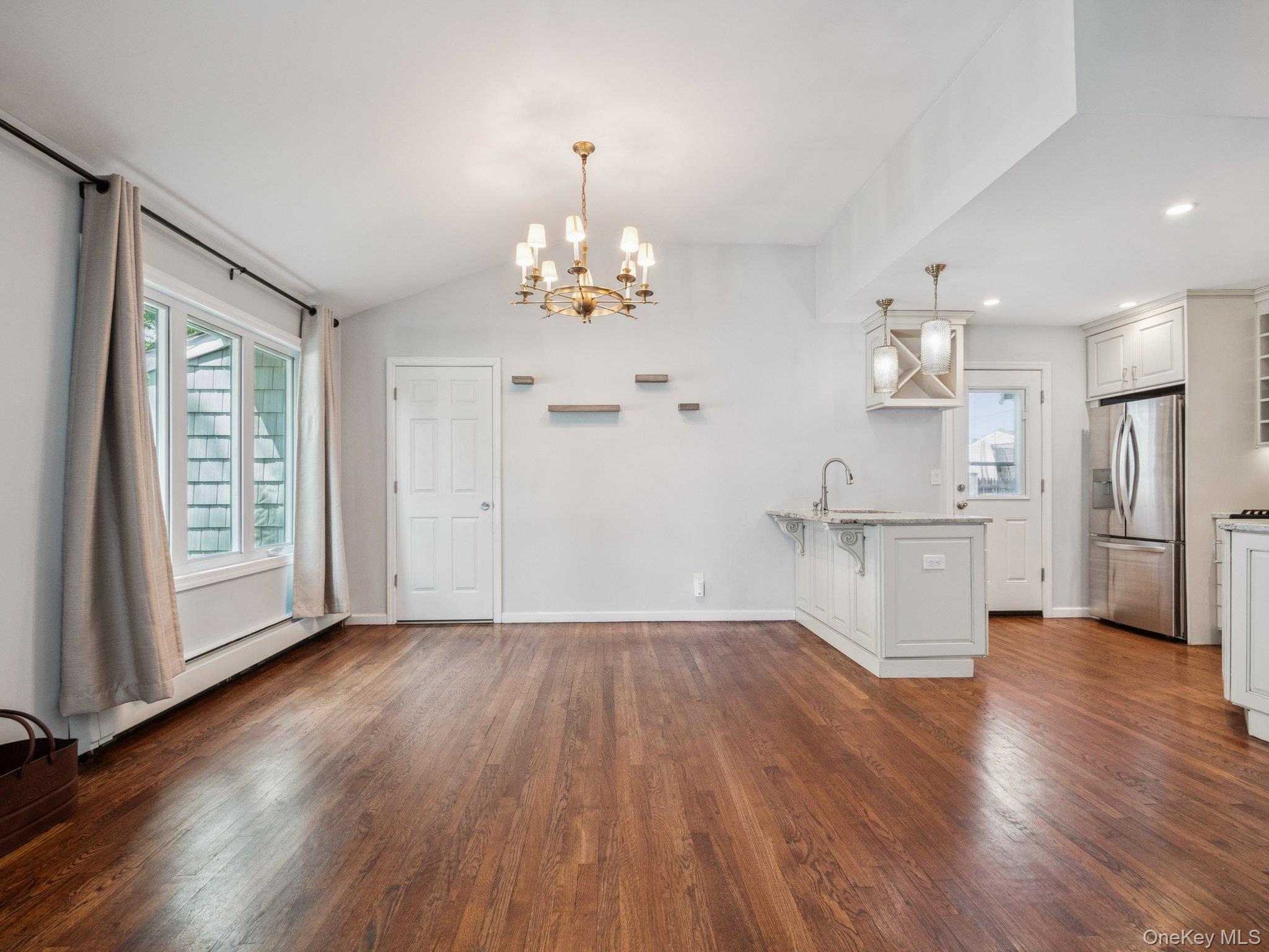 #13 photo, 247 Woods Road, サフォーク郡 North Babylon , NY 11703