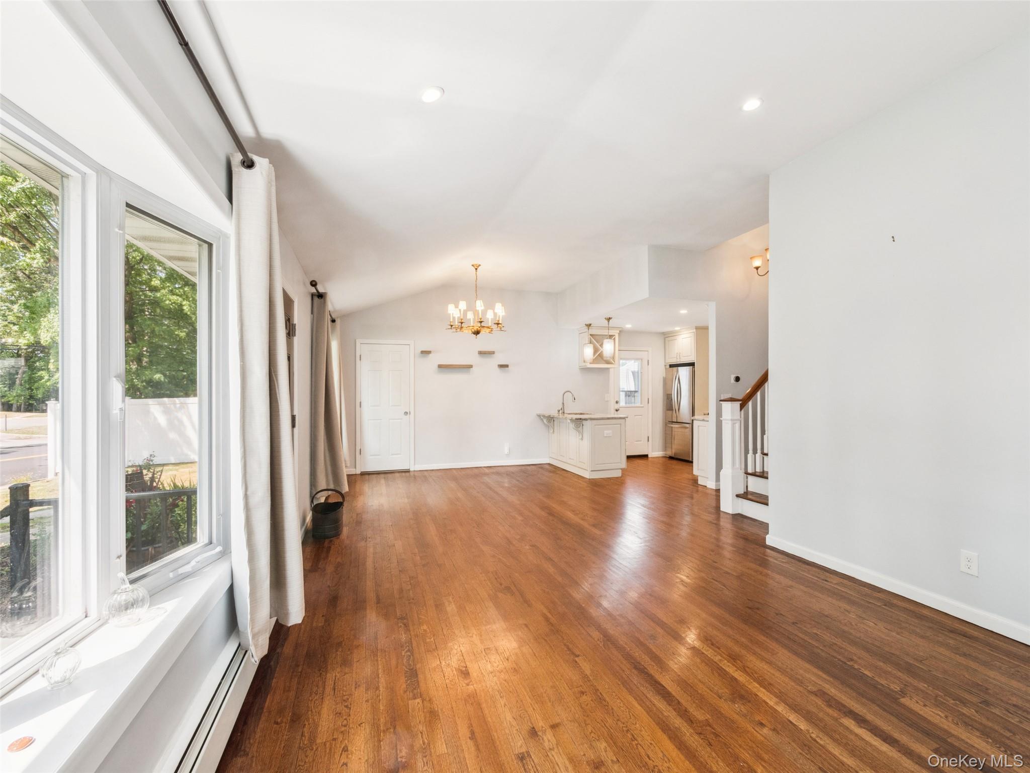 #14 photo, 247 Woods Road, サフォーク郡 North Babylon , NY 11703