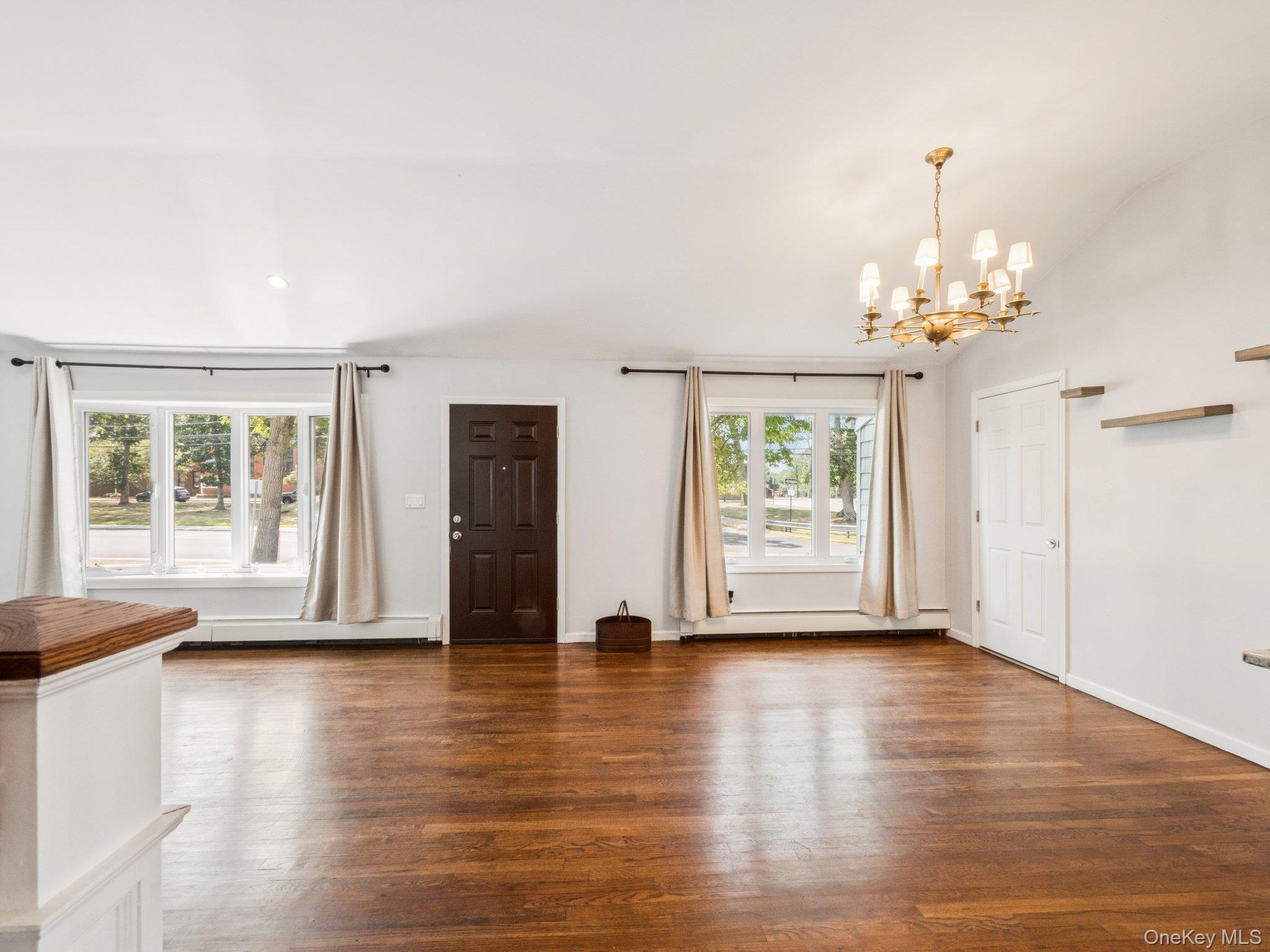 #5 photo, 247 Woods Road, サフォーク郡 North Babylon , NY 11703