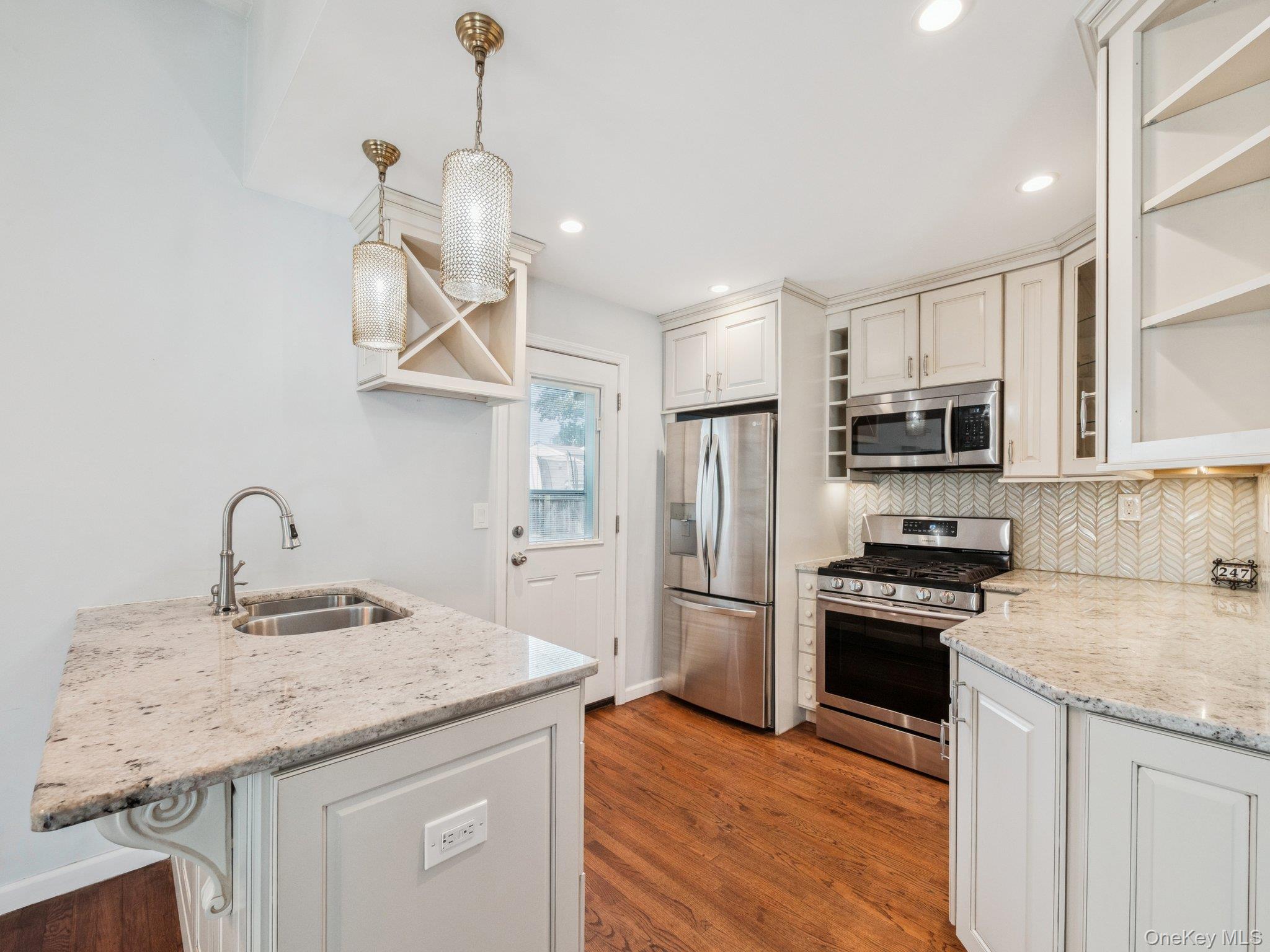 #8 photo, 247 Woods Road, サフォーク郡 North Babylon , NY 11703