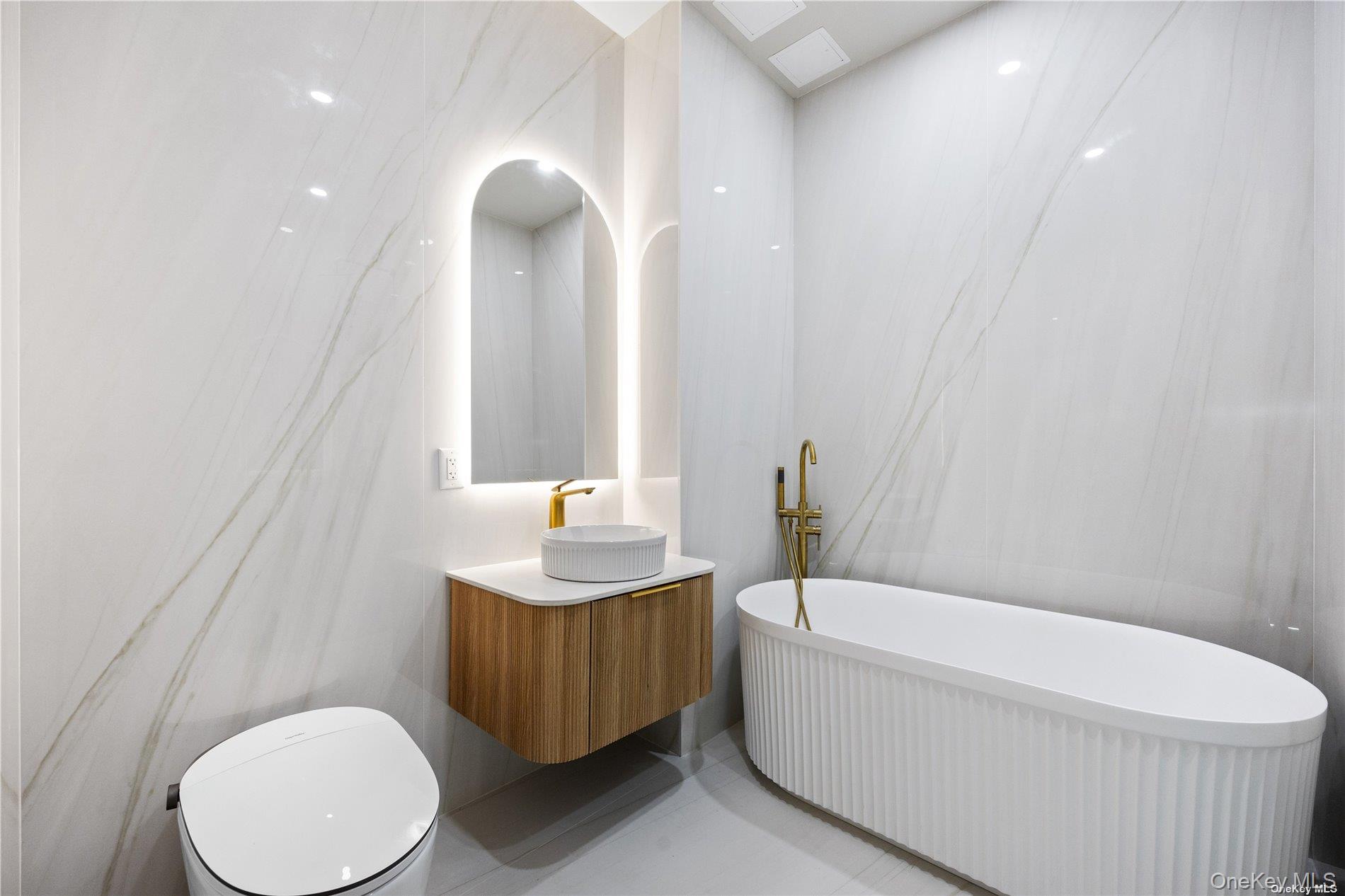 #11 photo, 31-16 21st Street, अस्टोरिया Astoria , NY 11106