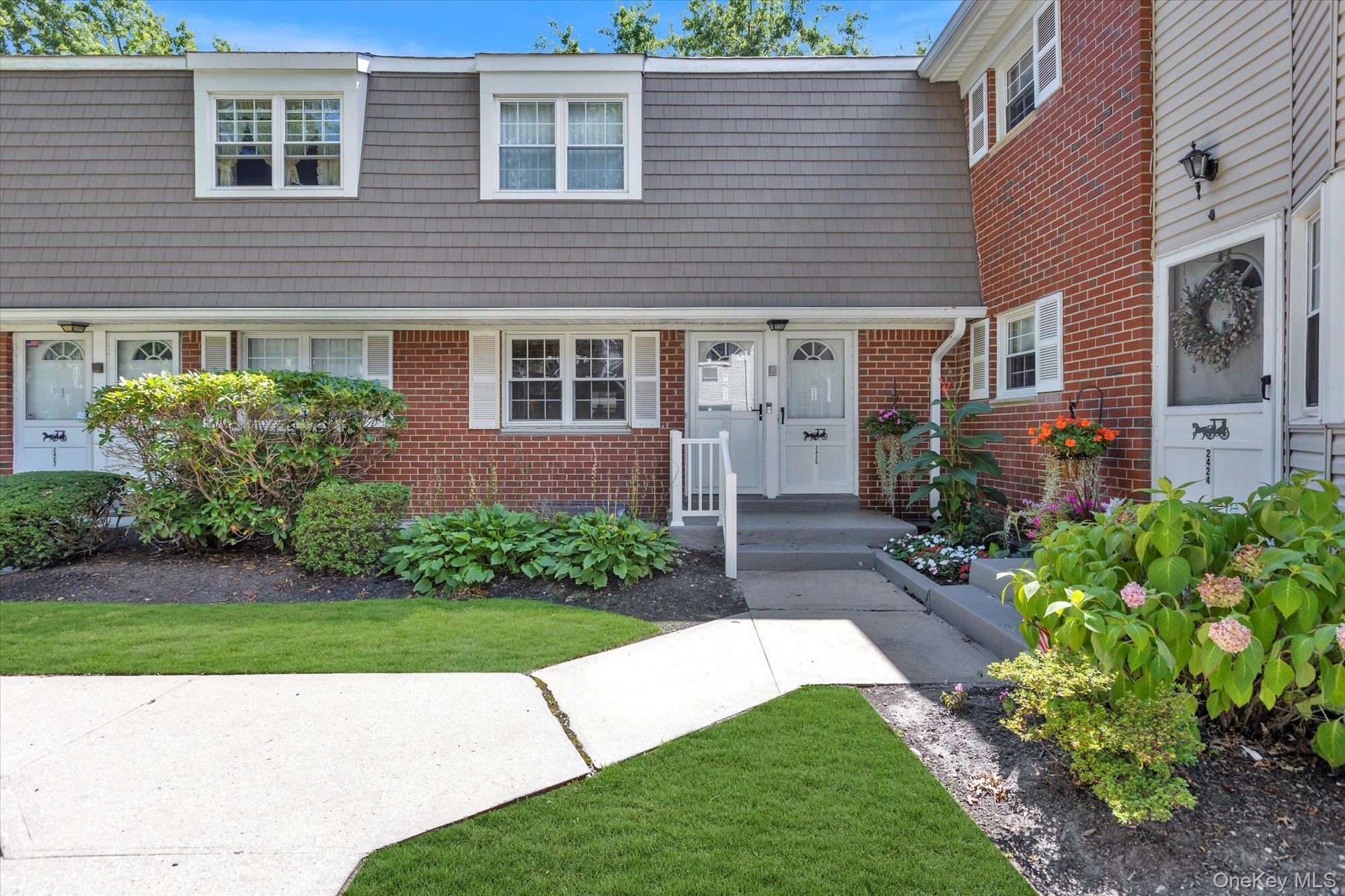 #1 photo, 2426 Wilshire Lane, Oakdale , NY 11769