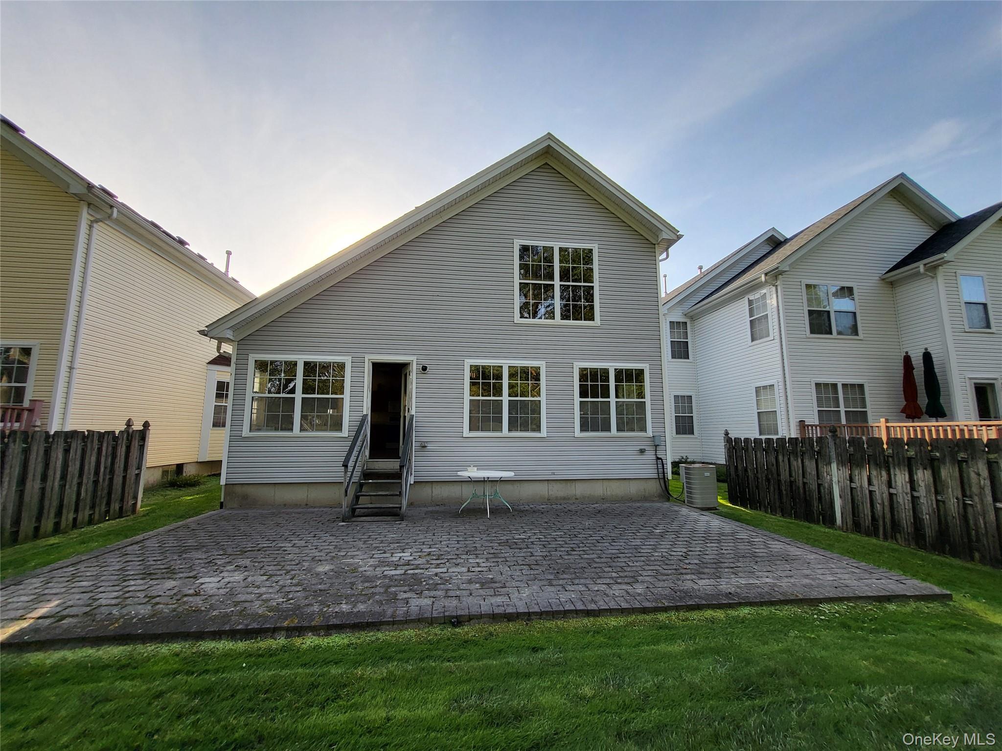 #19 photo, 48 Kate Circle, サフォーク郡 Middle Island , NY 11953