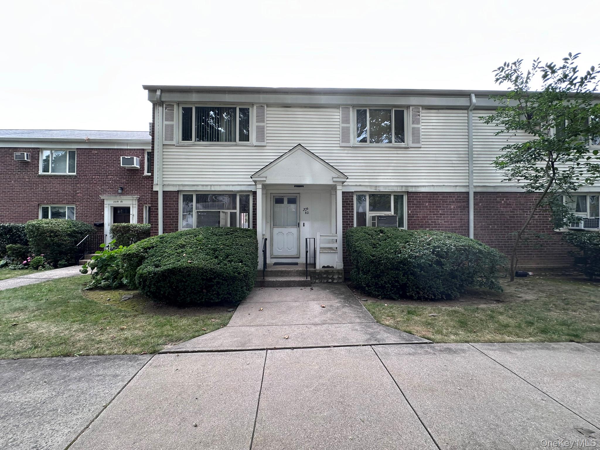 #1 photo, 209-83 18th Avenue, बेसाइड Bayside , NY 11360