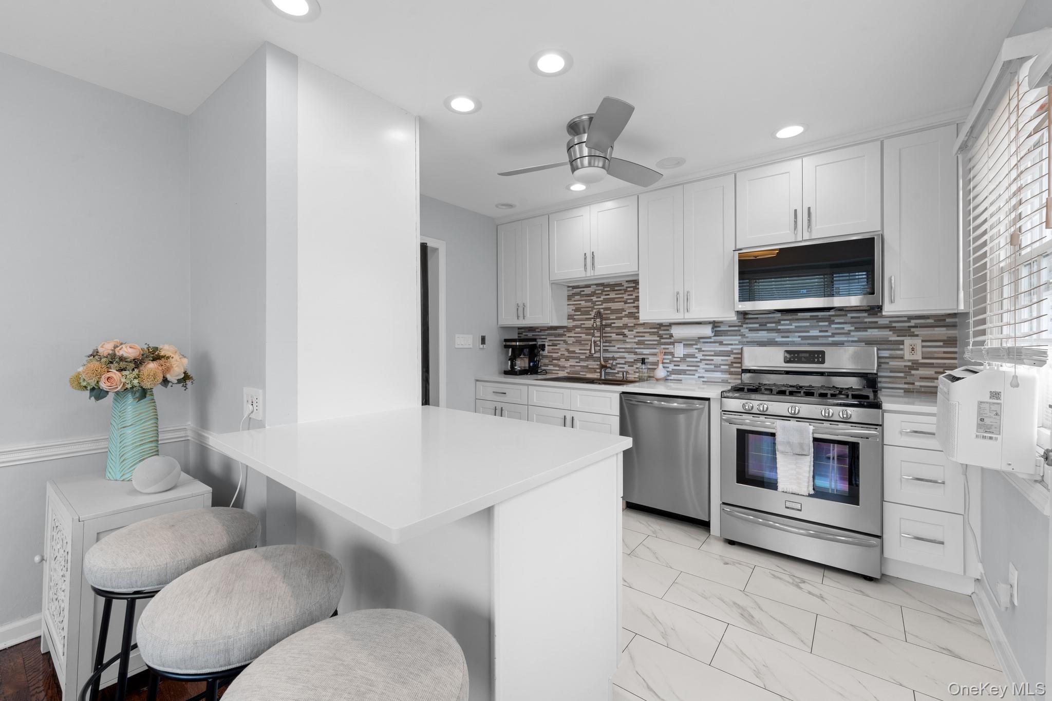 #11 photo, 39 Gateway, Rockville Centre , NY 11570