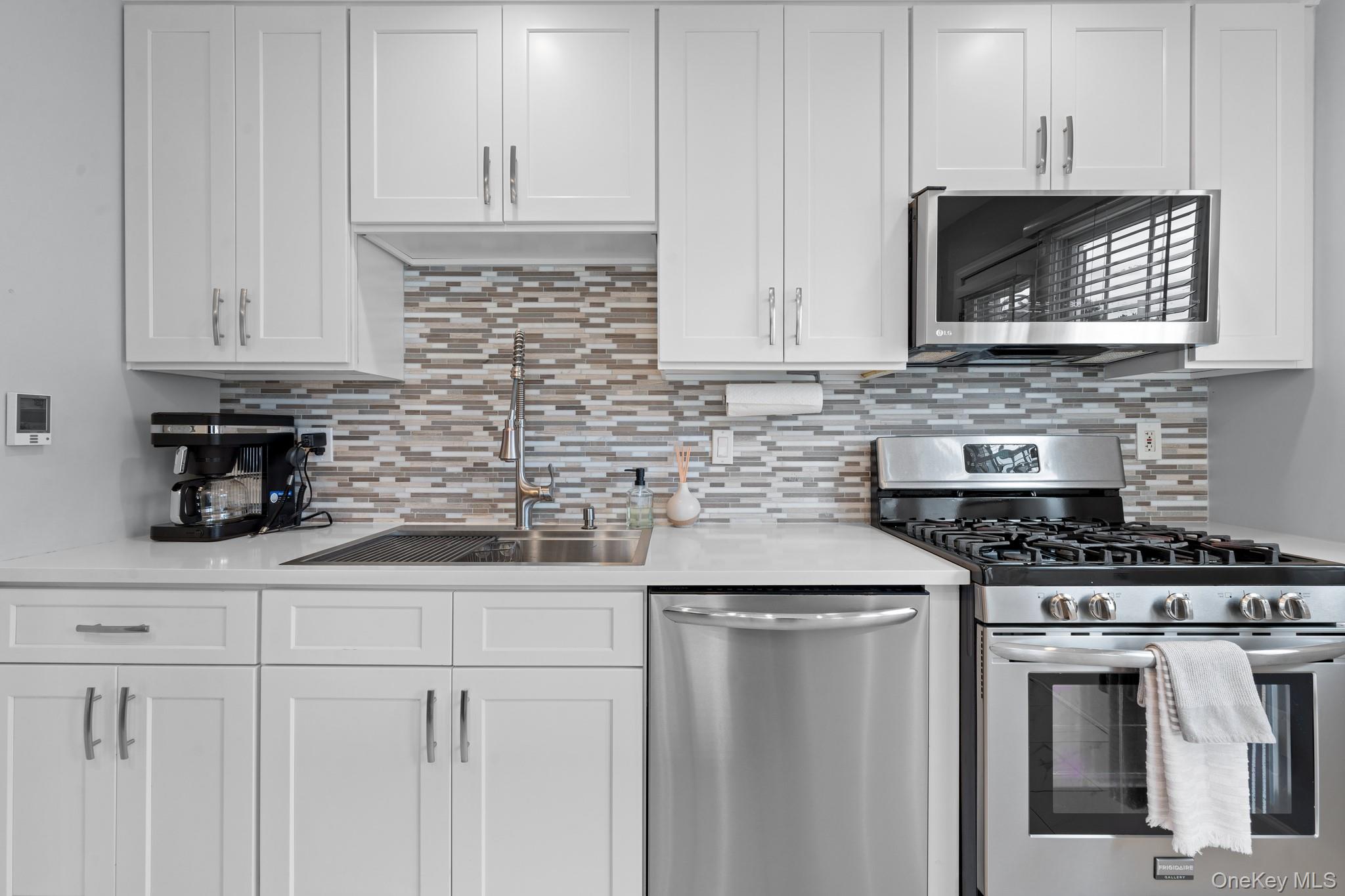 #12 photo, 39 Gateway, Rockville Centre , NY 11570