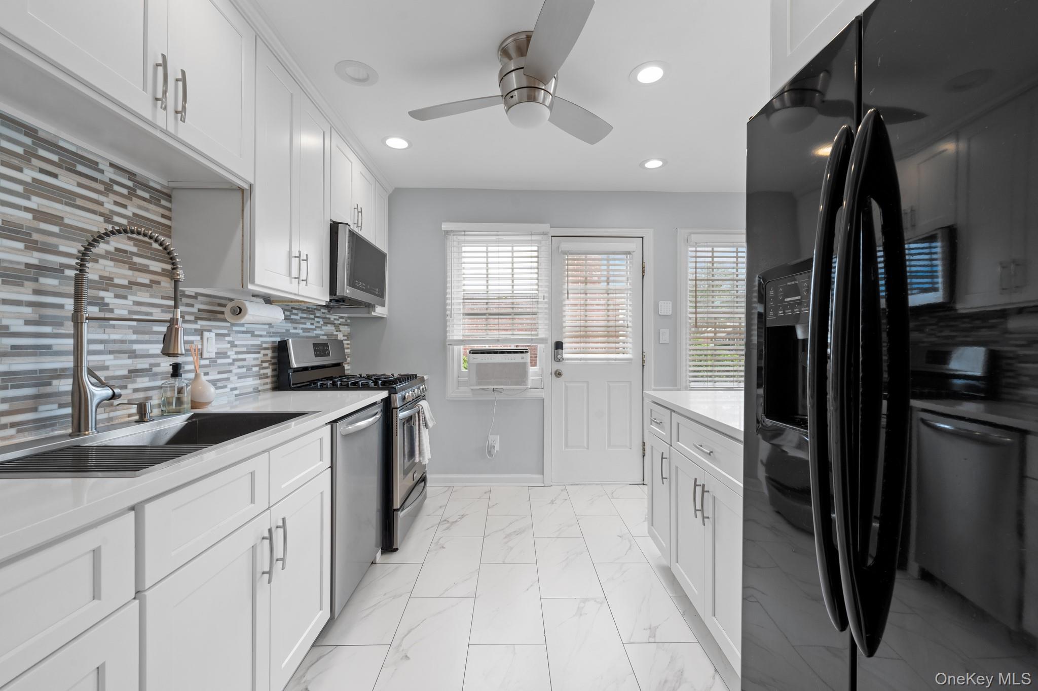 #13 photo, 39 Gateway, Rockville Centre , NY 11570