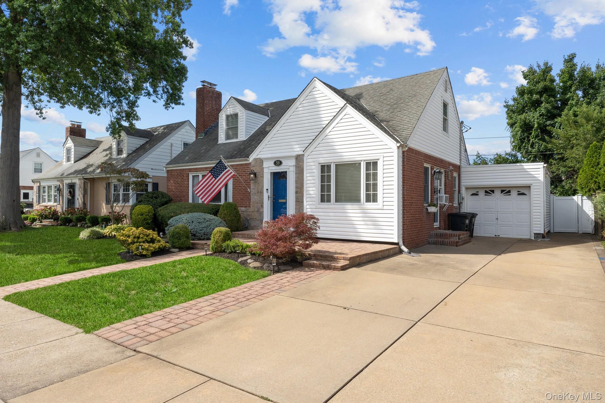 #2 photo, 39 Gateway, Rockville Centre , NY 11570