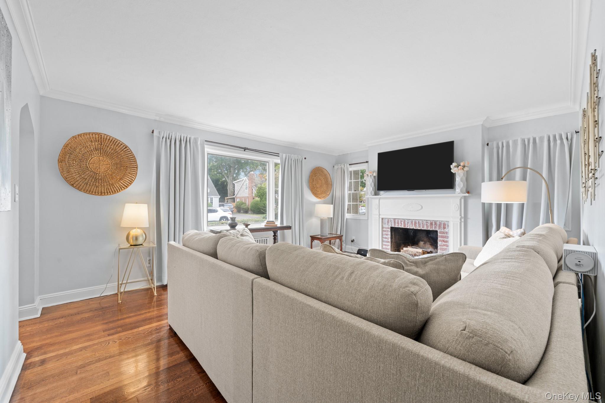 #4 photo, 39 Gateway, Rockville Centre , NY 11570