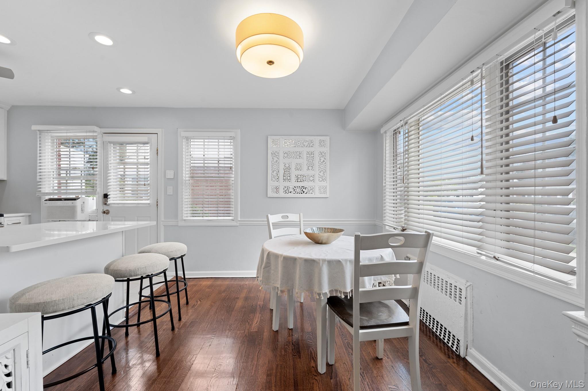 #7 photo, 39 Gateway, Rockville Centre , NY 11570