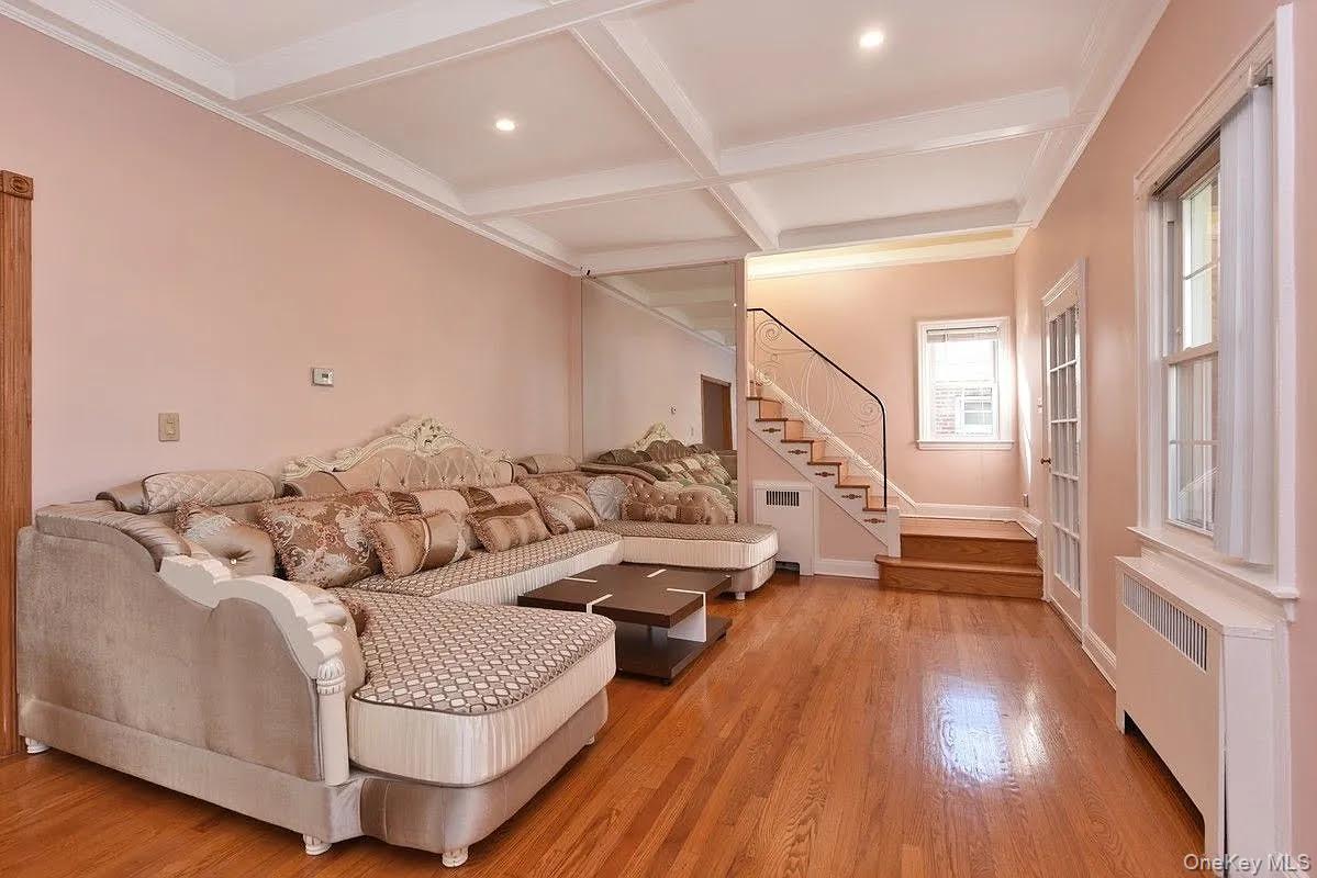 #2 photo, 108-30 67 Avenue, クイーンズ区 Forest Hills , NY 11375