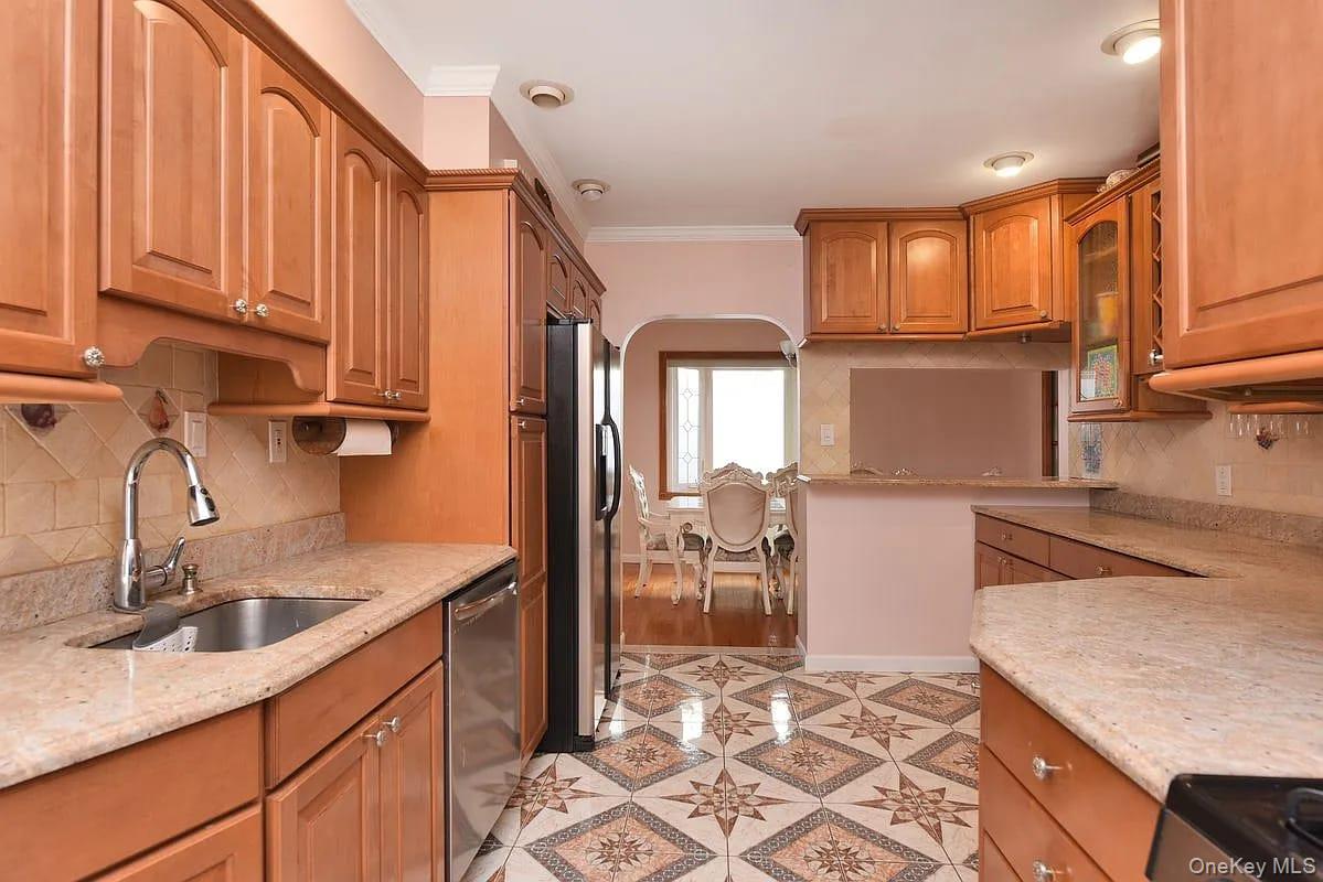 #8 photo, 108-30 67 Avenue, クイーンズ区 Forest Hills , NY 11375