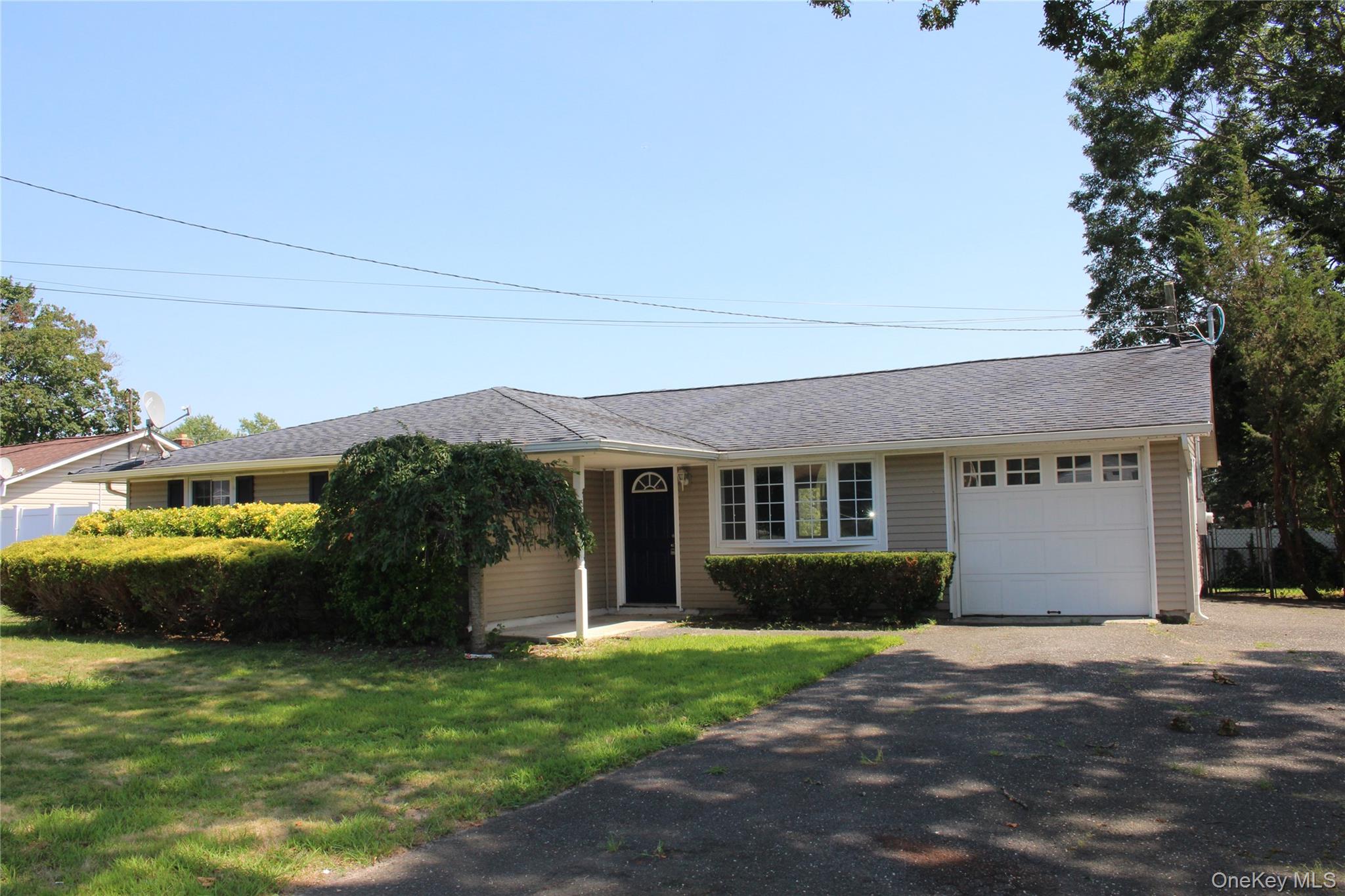 #1 photo, 114 Granny Road, サフォーク郡 Farmingville , NY 11738