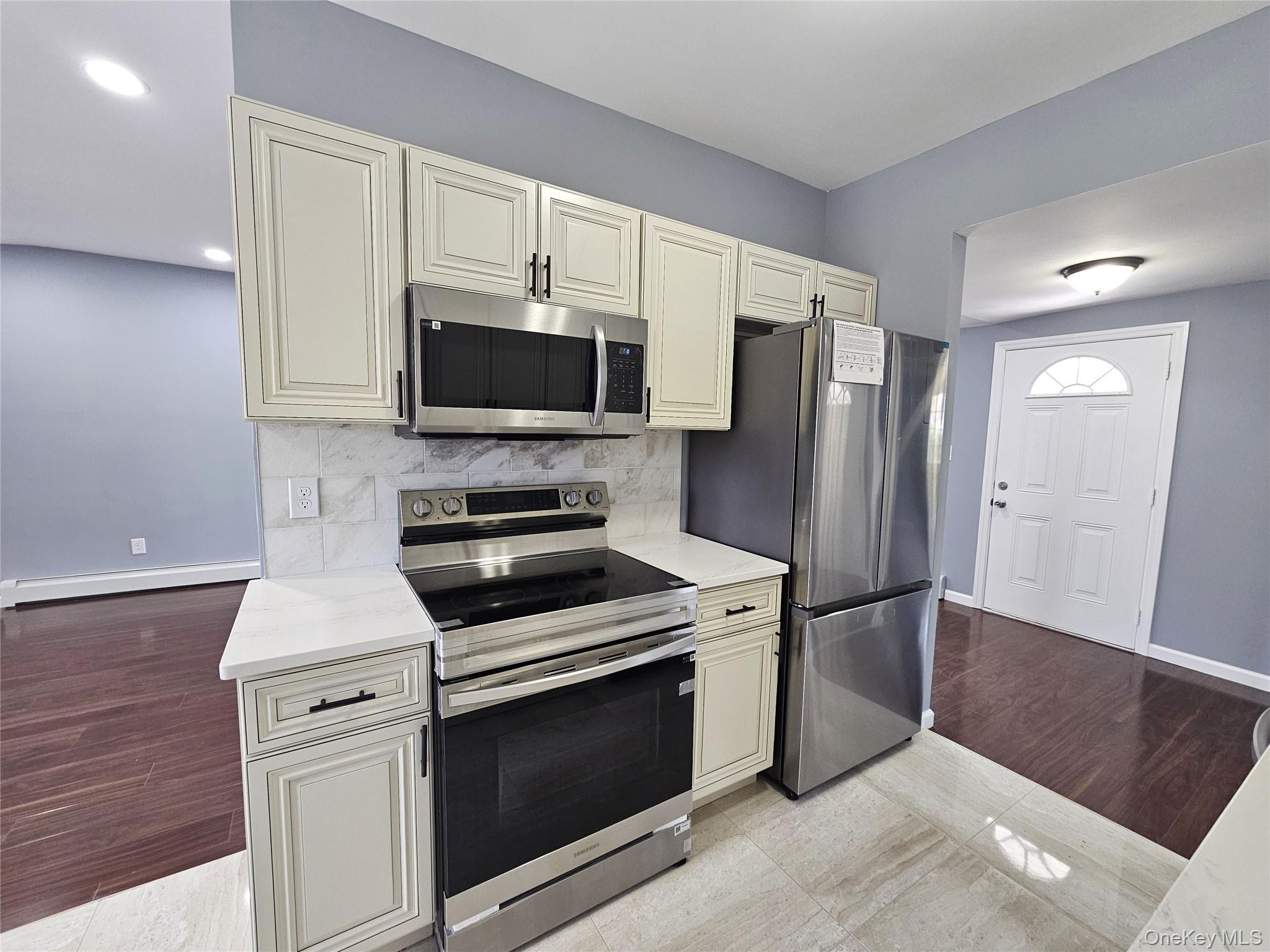 #8 photo, 114 Granny Road, サフォーク郡 Farmingville , NY 11738