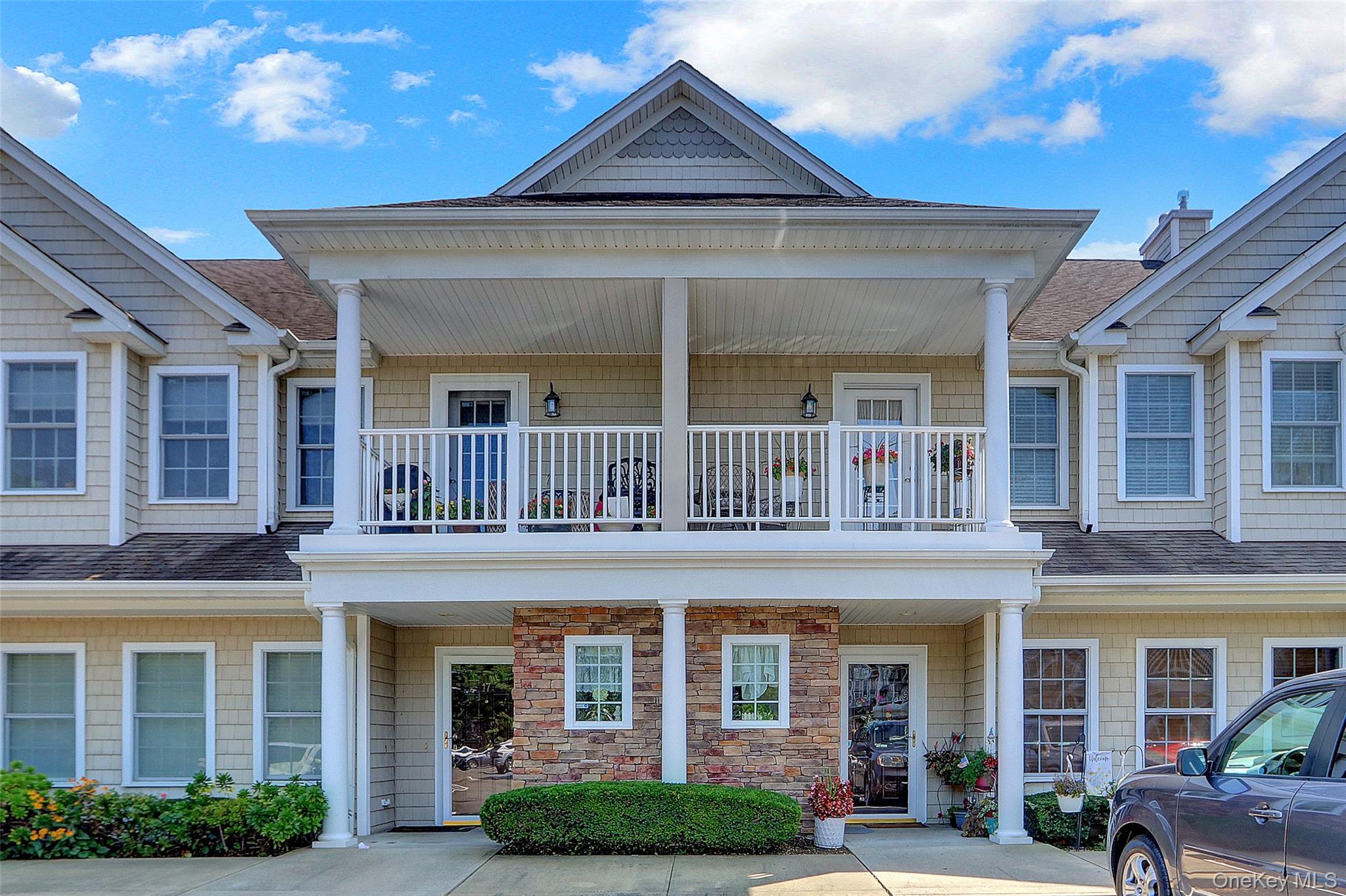 #1 photo, 16 Della Drive, West Babylon , NY 11704