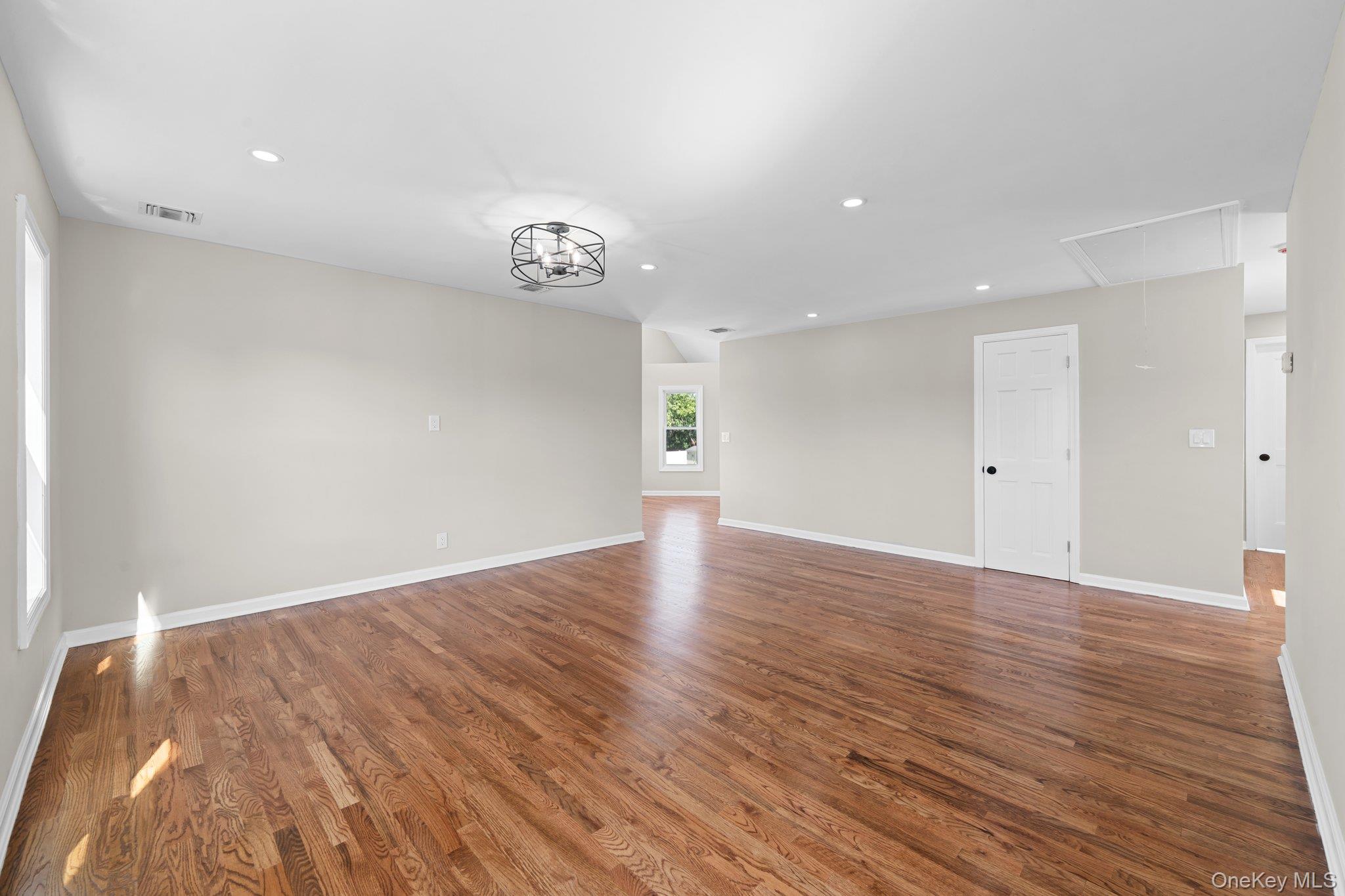 #16 photo, 51 Sterling Place, サフォーク郡 Amityville , NY 11701