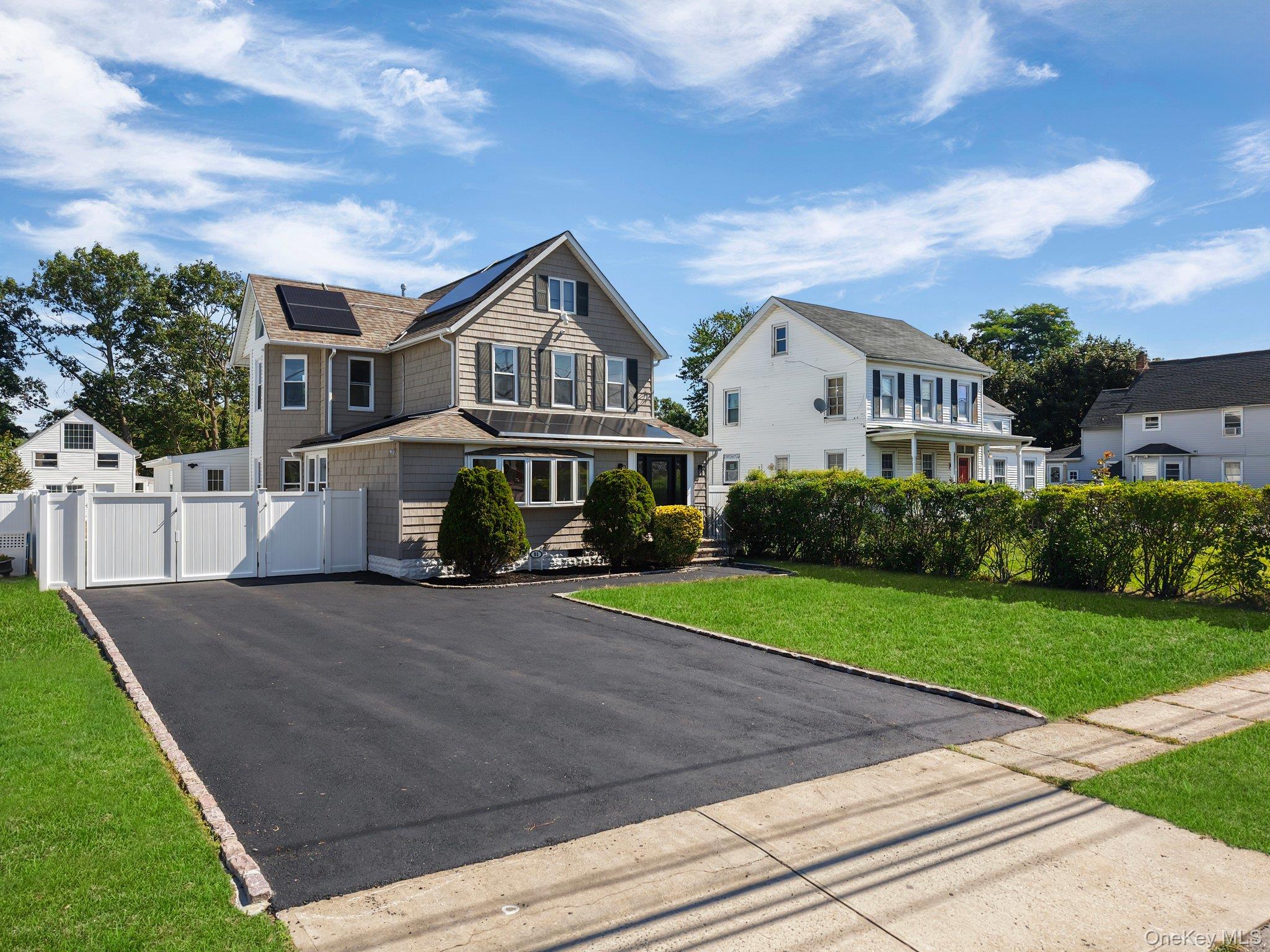 #2 photo, 51 Sterling Place, サフォーク郡 Amityville , NY 11701