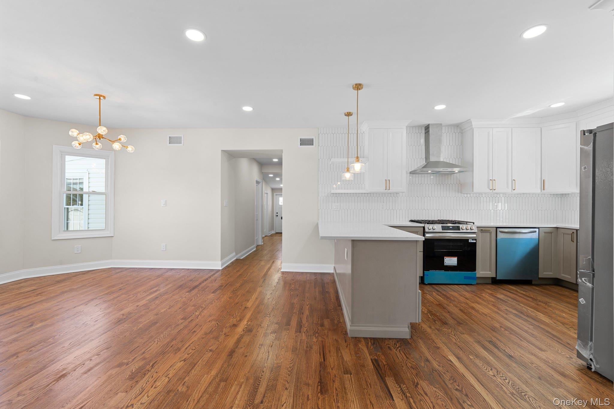 #6 photo, 51 Sterling Place, サフォーク郡 Amityville , NY 11701