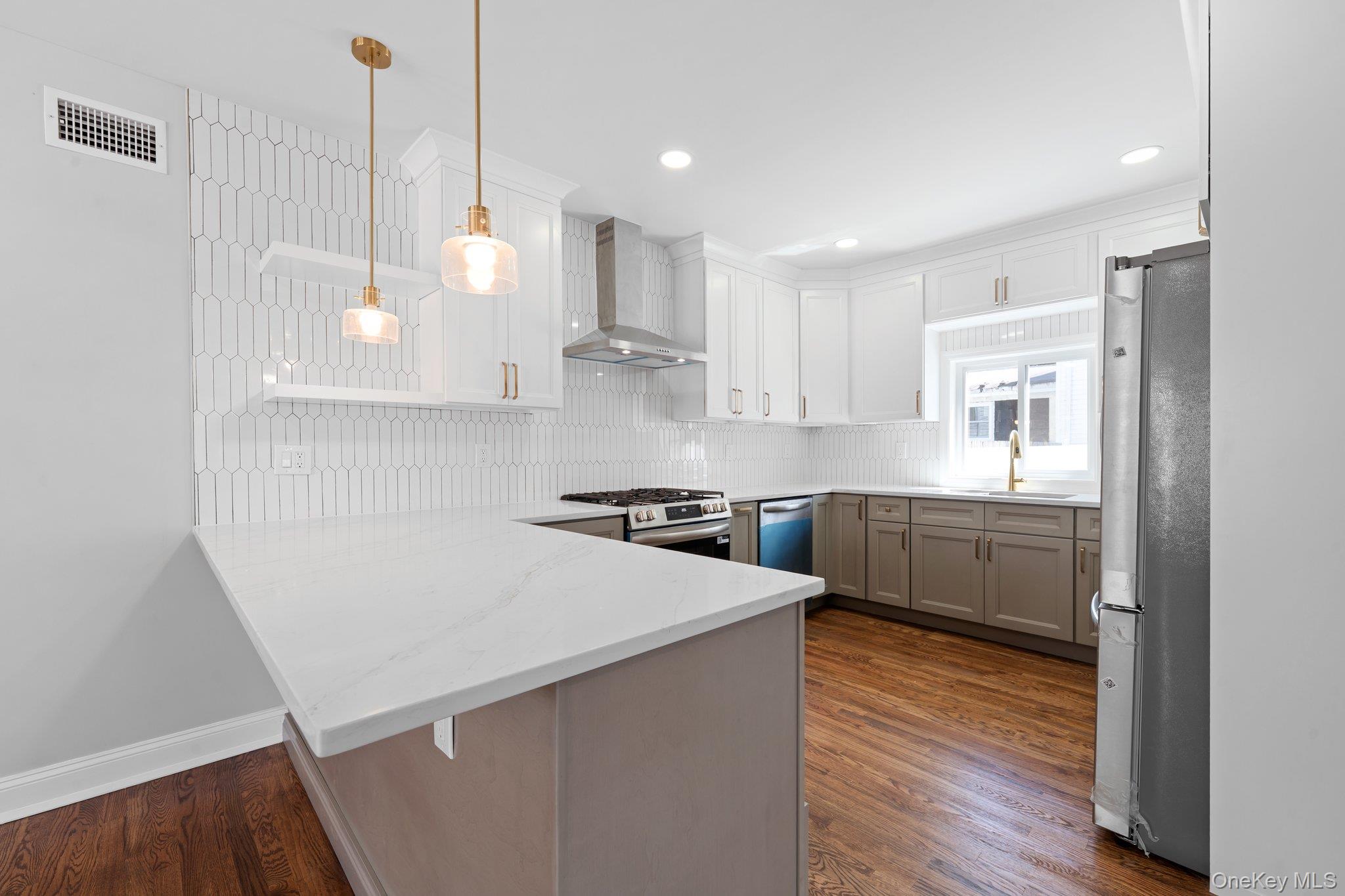 #8 photo, 51 Sterling Place, サフォーク郡 Amityville , NY 11701