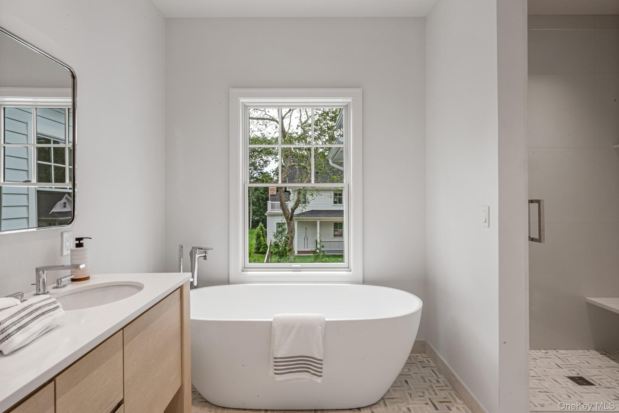 #19 photo, 36 Jagger Lane, サフォーク郡 Westhampton , NY 11977