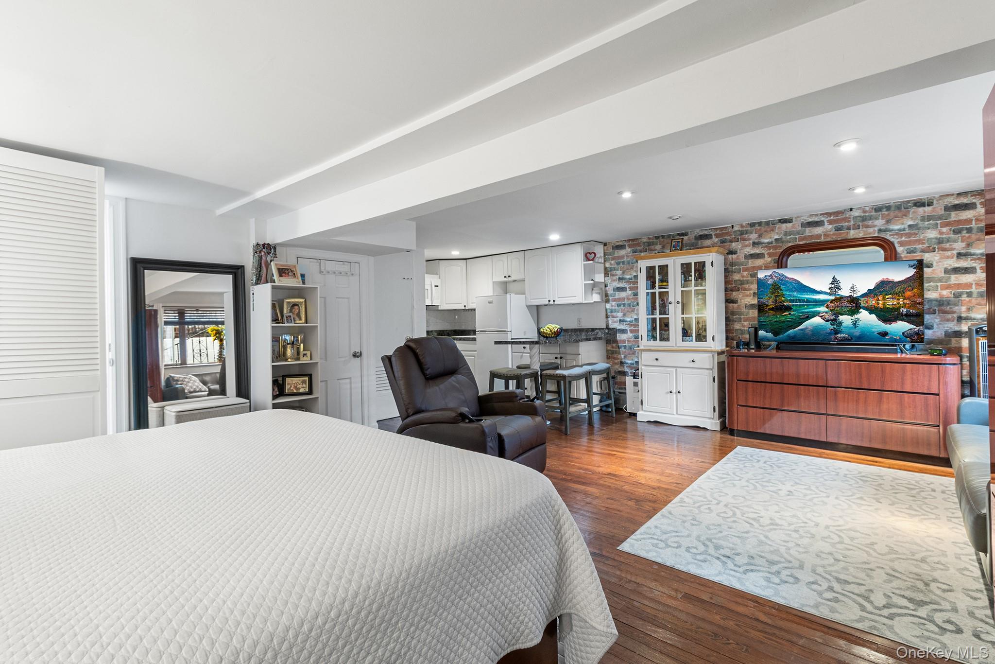 #7 photo, 3411 11th Street, クイーンズ区 Astoria , NY 11106