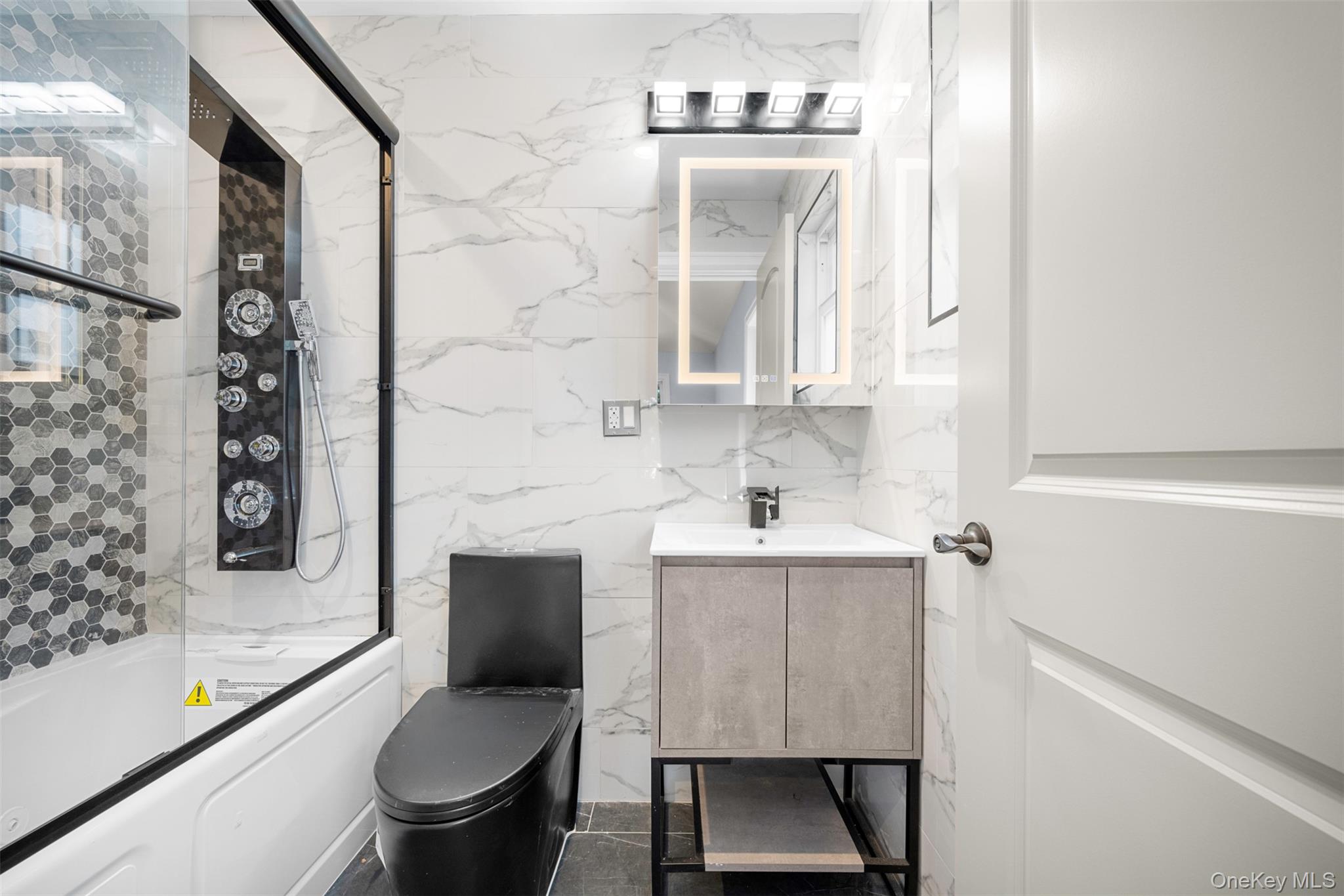 #4 photo, 84-19 253 Street, クイーンズ区 Bellerose , NY 11426