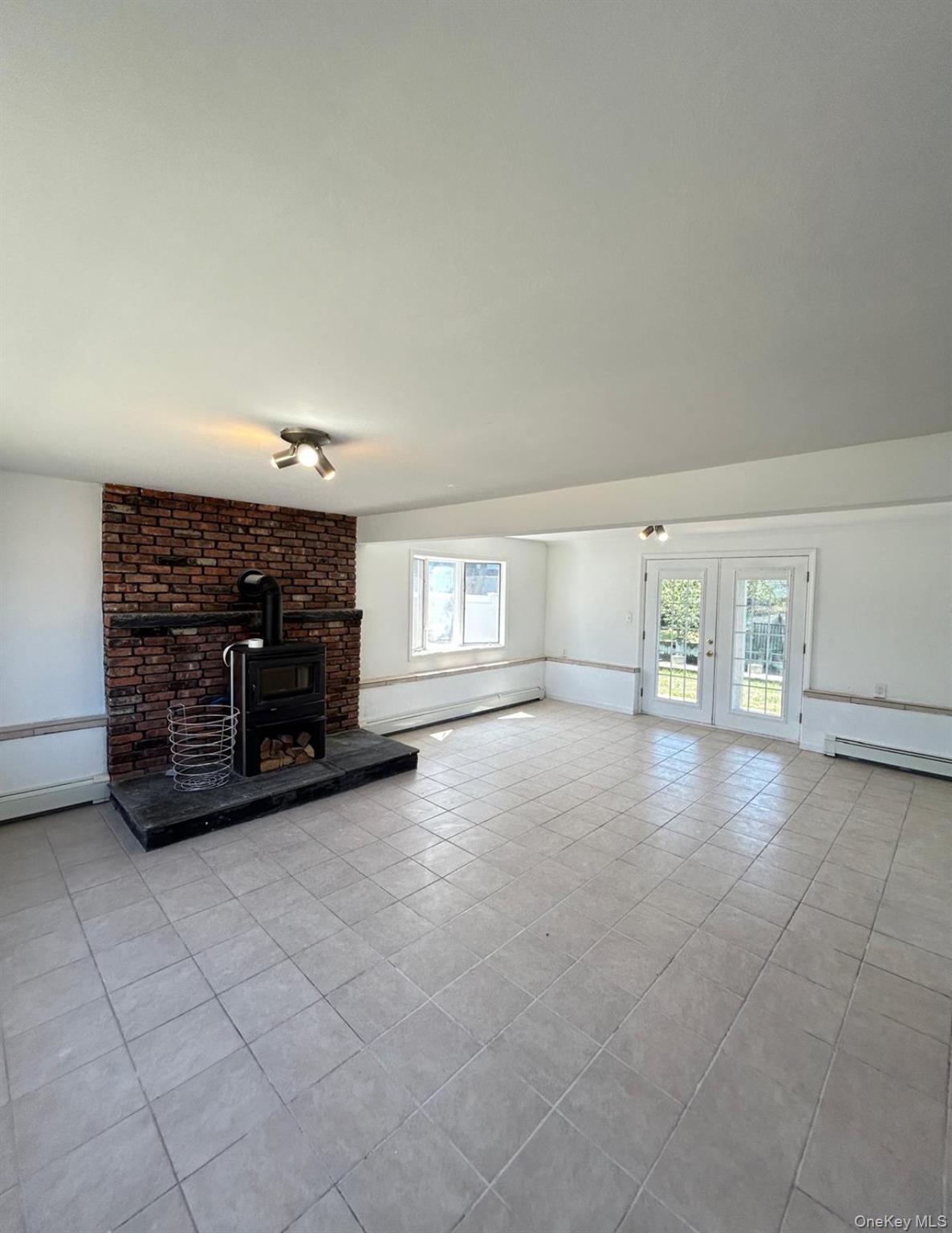 #15 photo, 300 Branch Avenue, ナッソー郡 Freeport , NY 11520