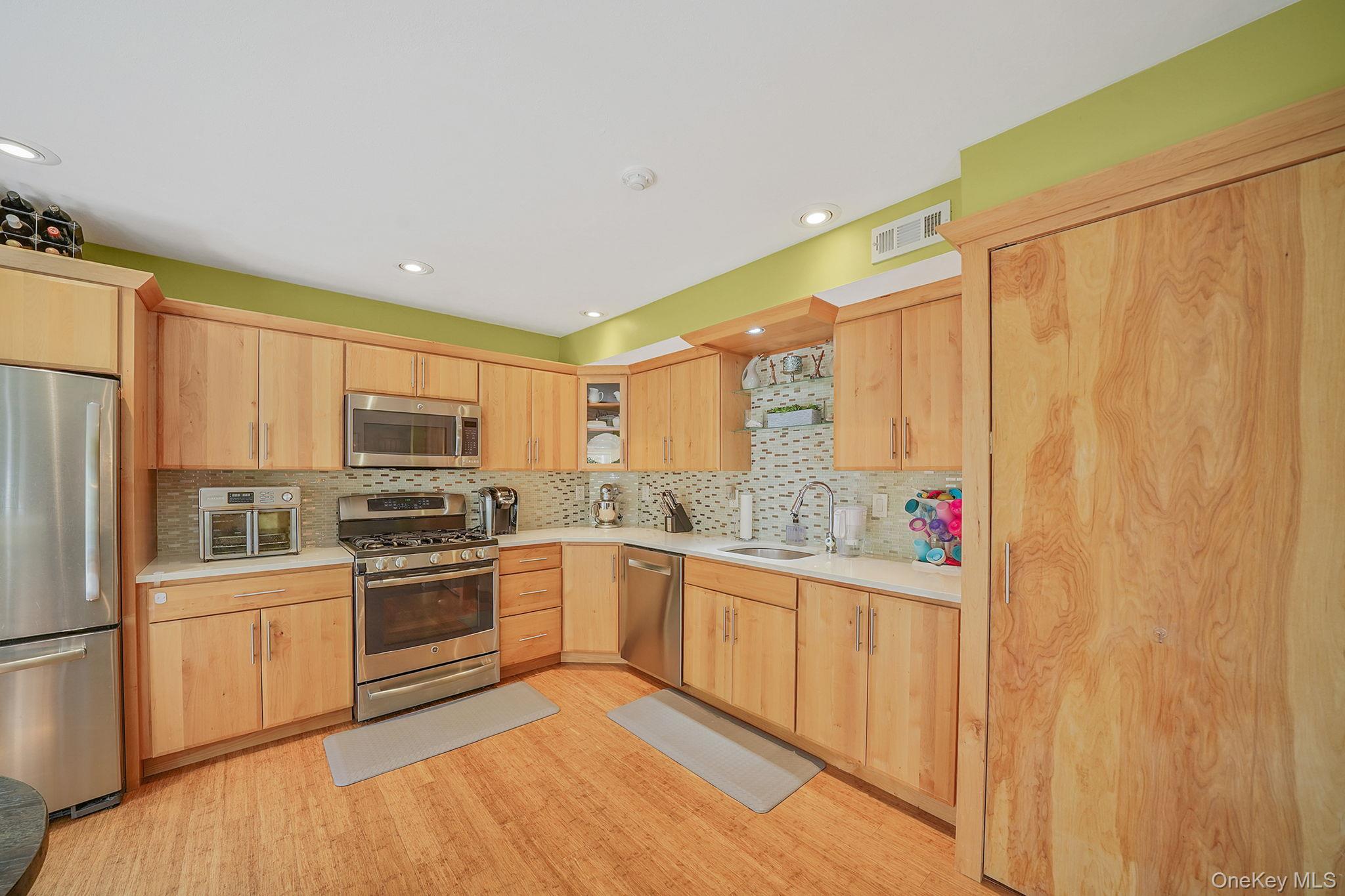 #12 photo, 3538 Gibbs Road, サフォーク郡 Coram , NY 11727