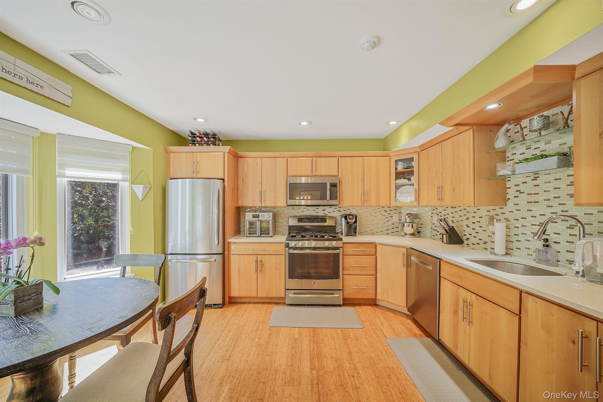 #13 photo, 3538 Gibbs Road, サフォーク郡 Coram , NY 11727