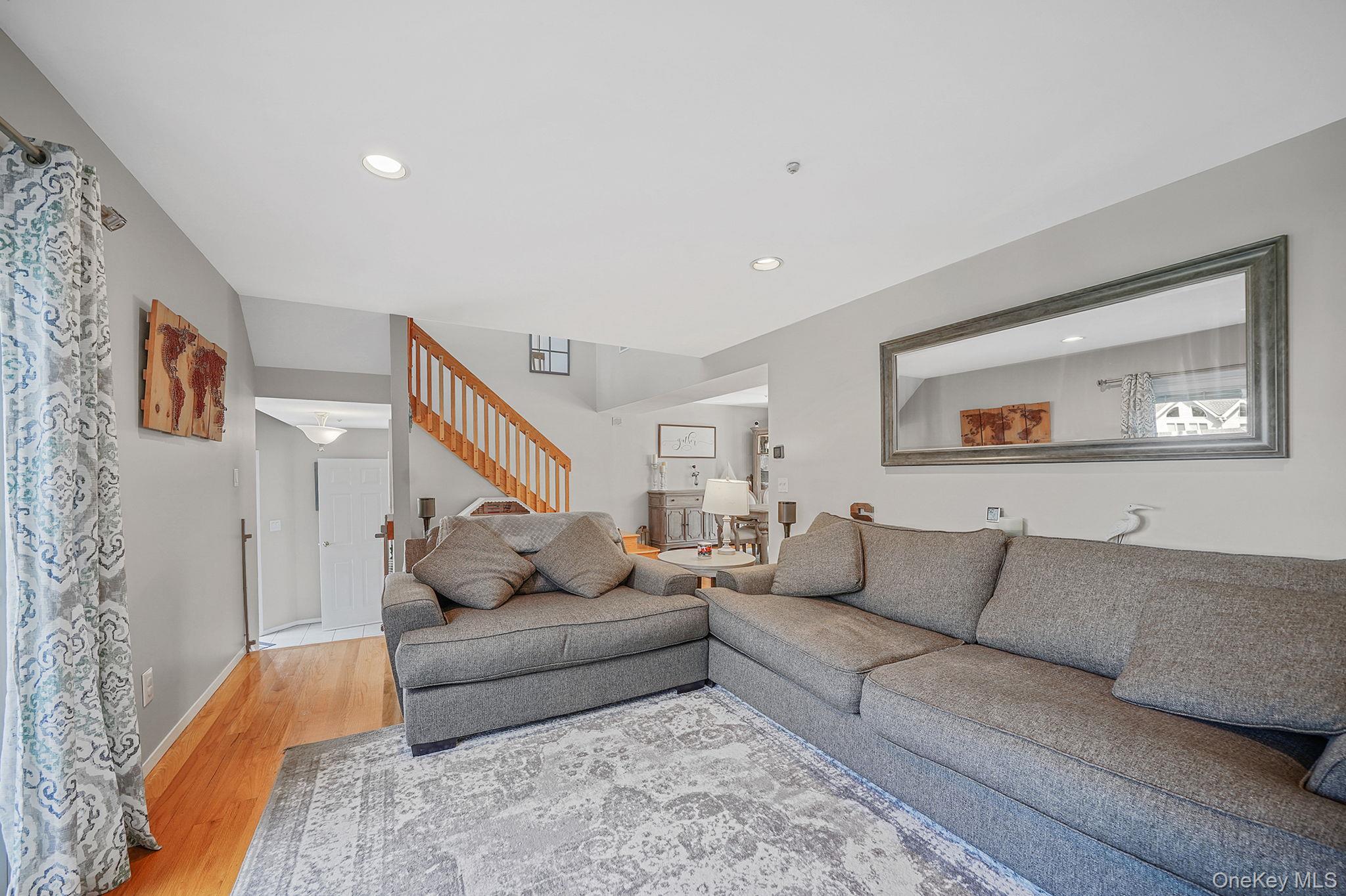 #5 photo, 3538 Gibbs Road, サフォーク郡 Coram , NY 11727