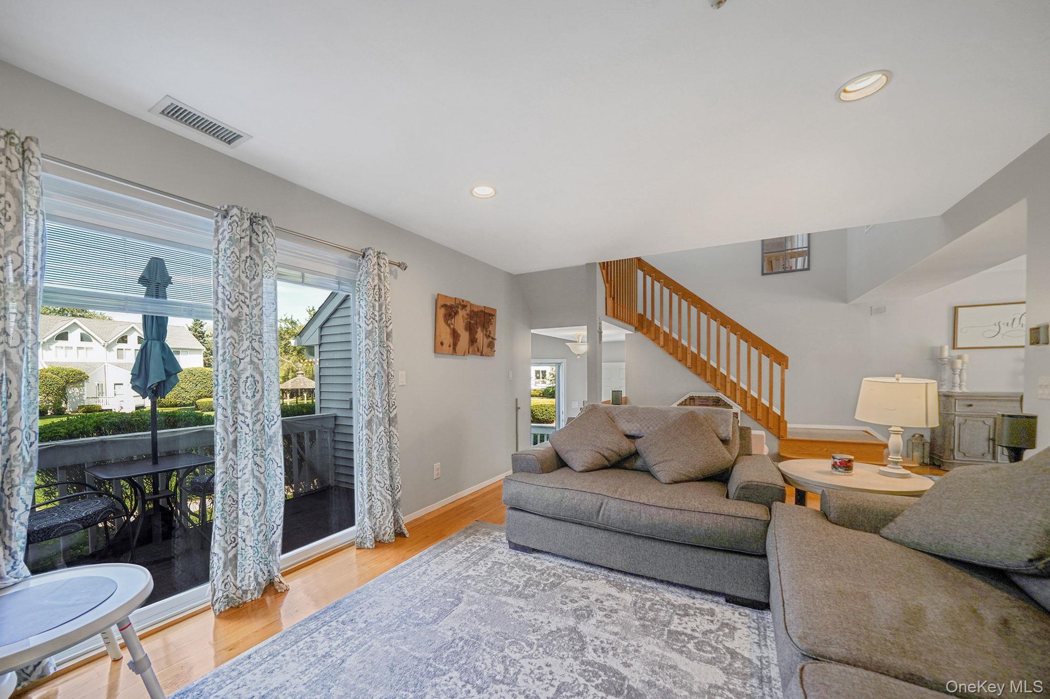 #6 photo, 3538 Gibbs Road, サフォーク郡 Coram , NY 11727