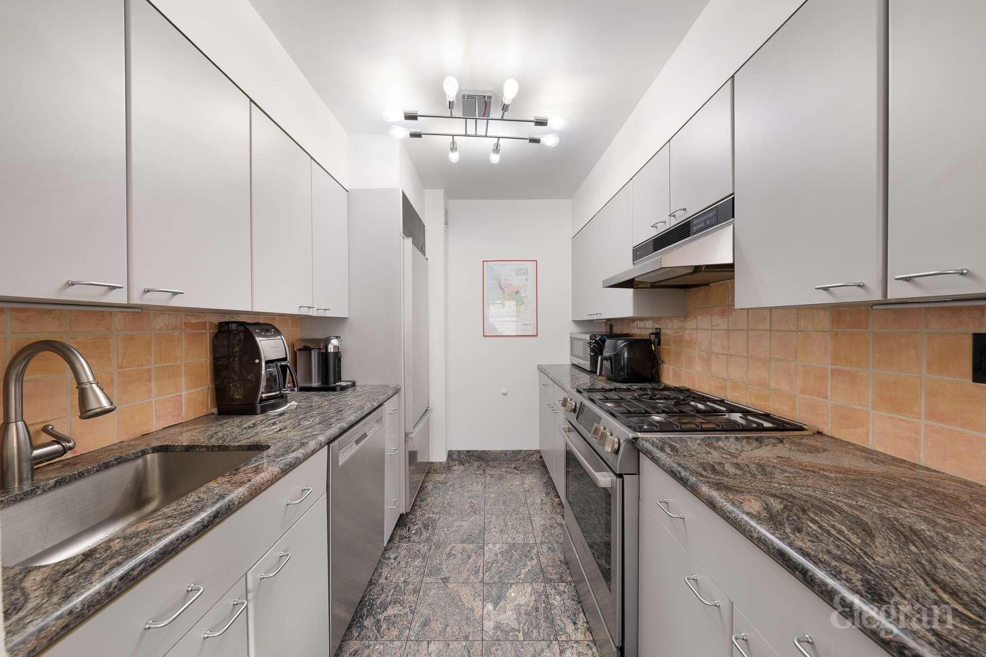 #4 photo, 100 W 57th Street, マンハッタン Midtown East , NY 10019