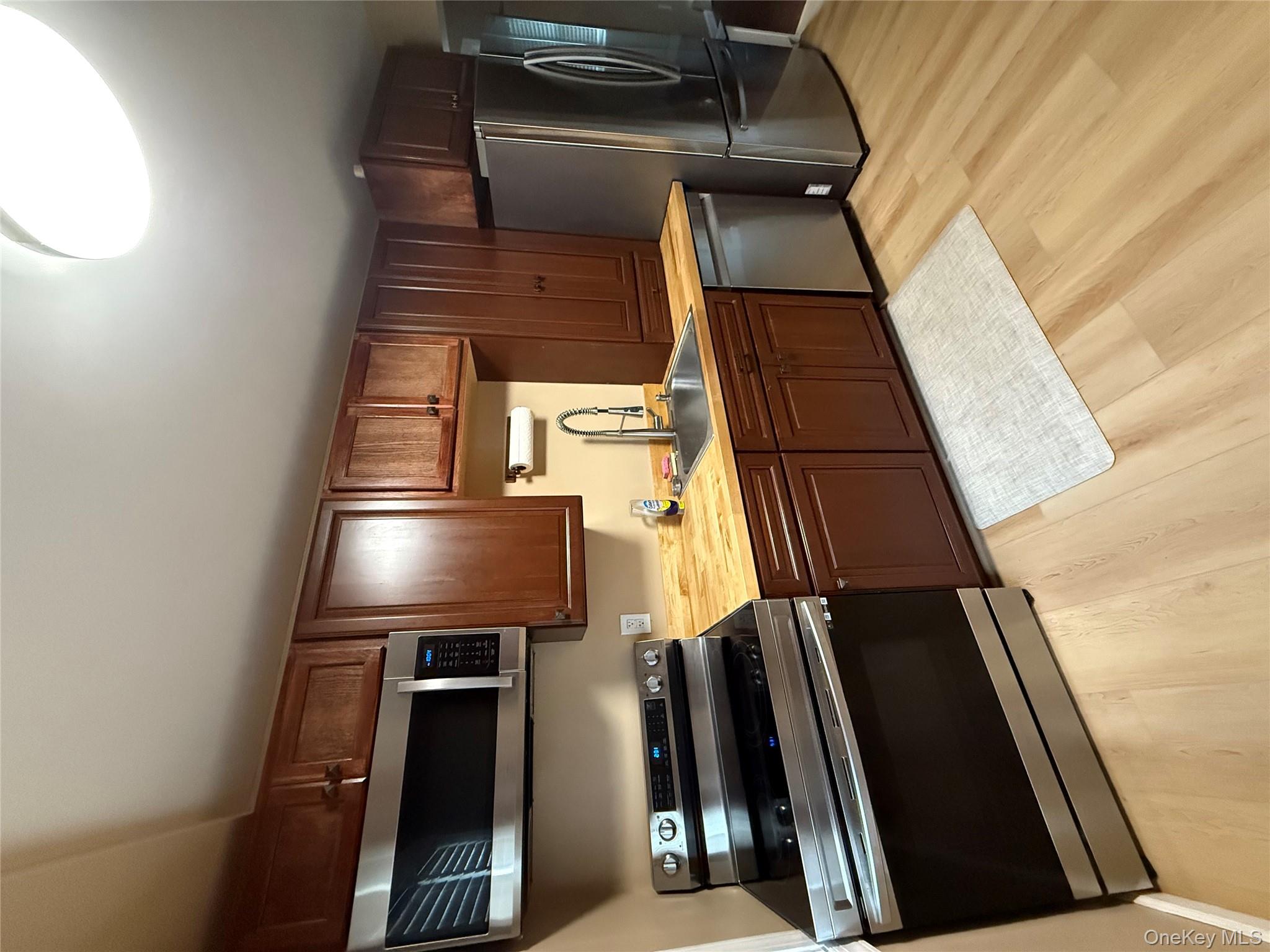 #1 photo, 10 Lloyd Street, सफ़ोक काउंटी Center Moriches , NY 11934