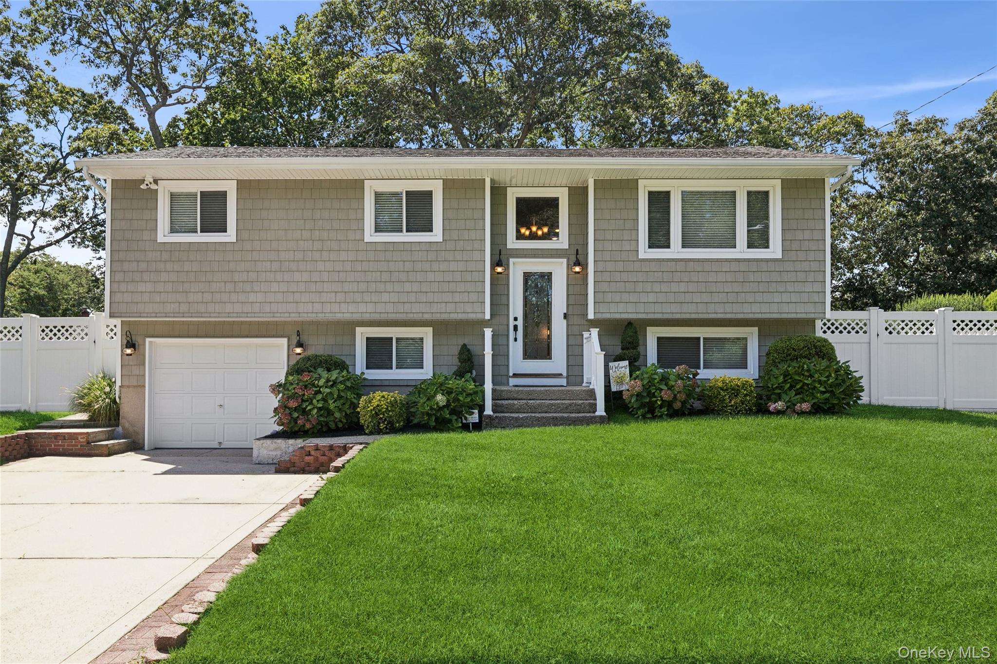 #1 photo, 22 Hollo Dr, Holbrook , NY 11741