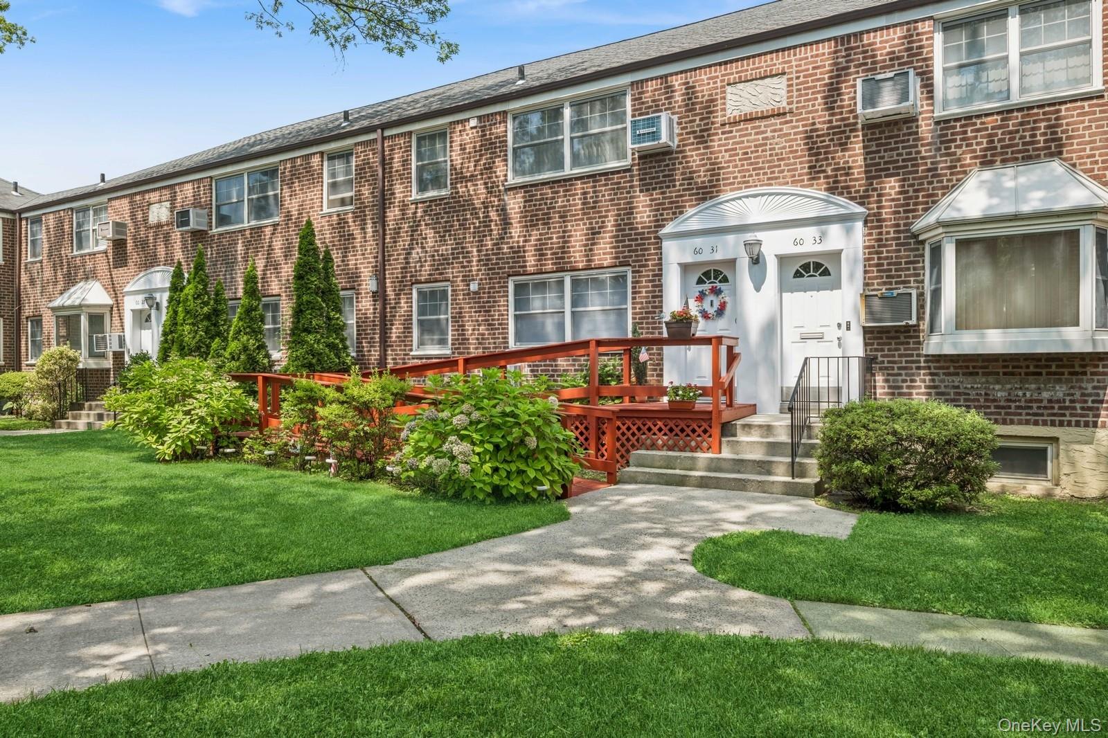 #1 photo, 60-31 251st Street, كوينز Little Neck , NY 11362